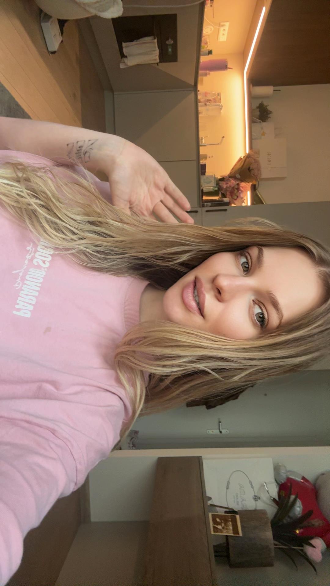 @Bella