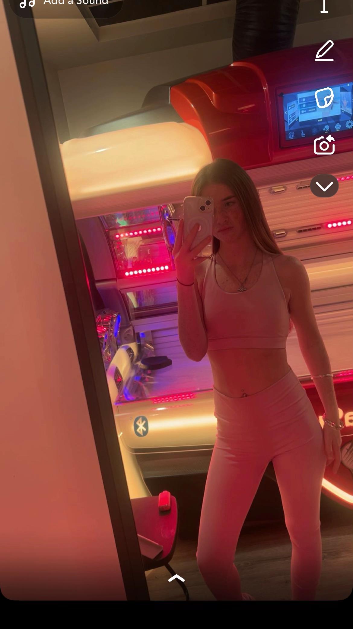 @hollyjenningsxx