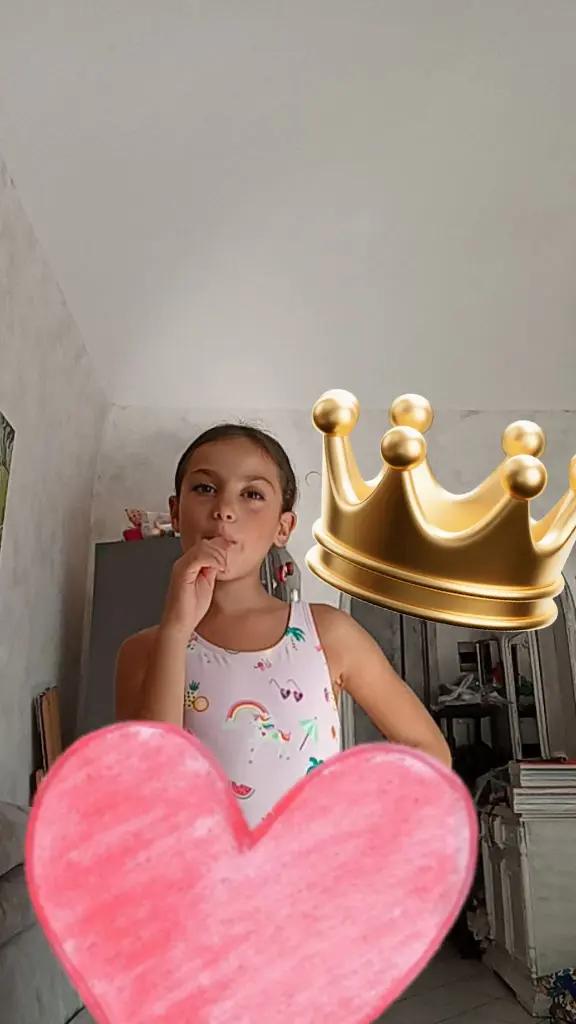 @Chanel8_