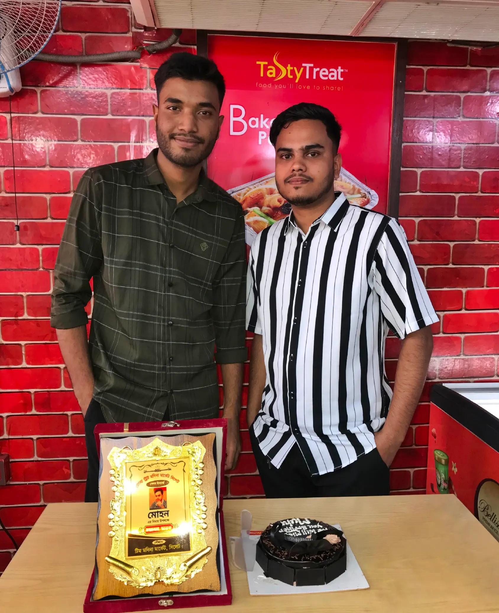 @𝑴𝒓.𝑺𝒐𝒖𝒓𝒂𝒗🇧🇩