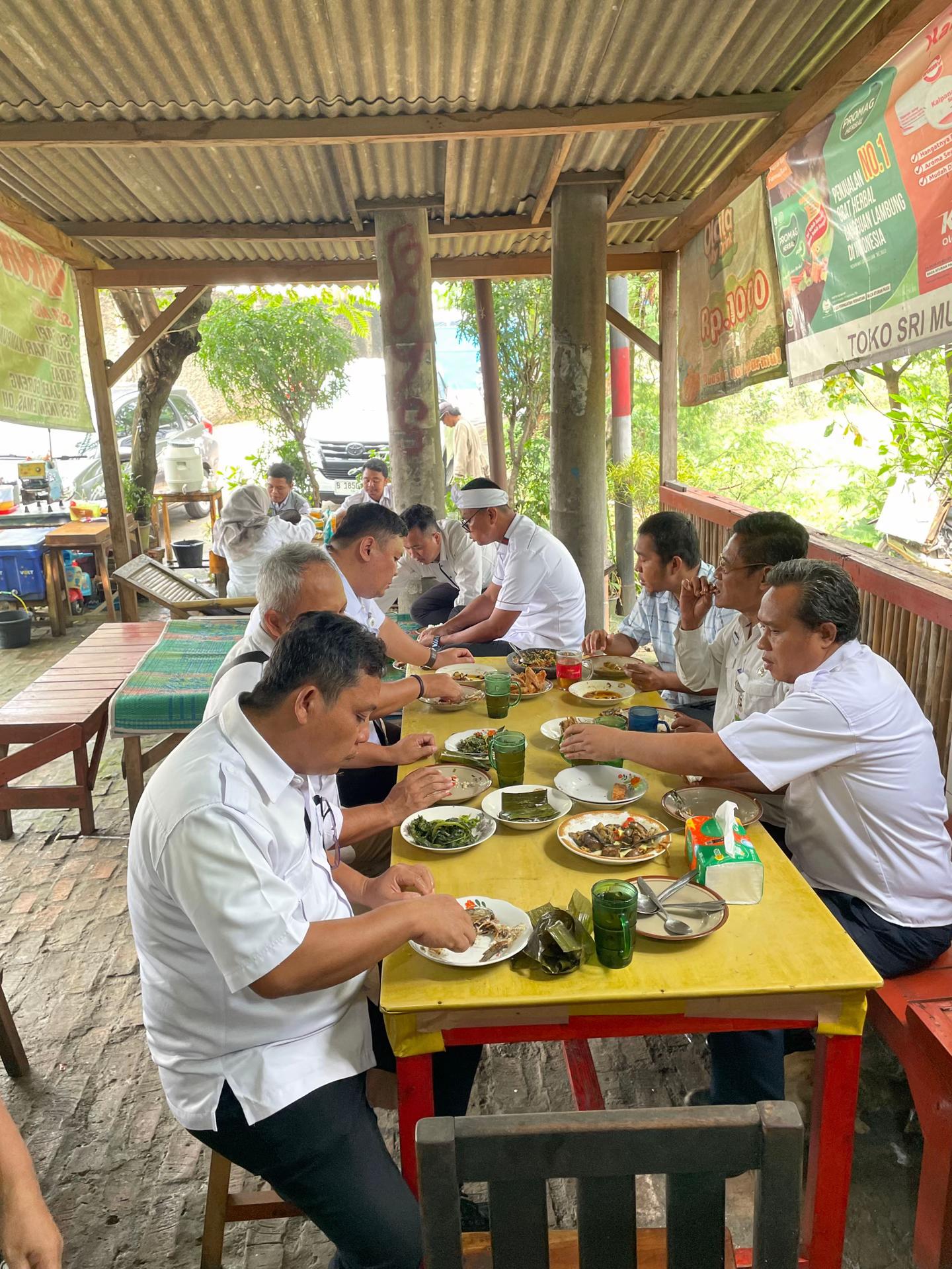 @warung nasi ibu iyam
