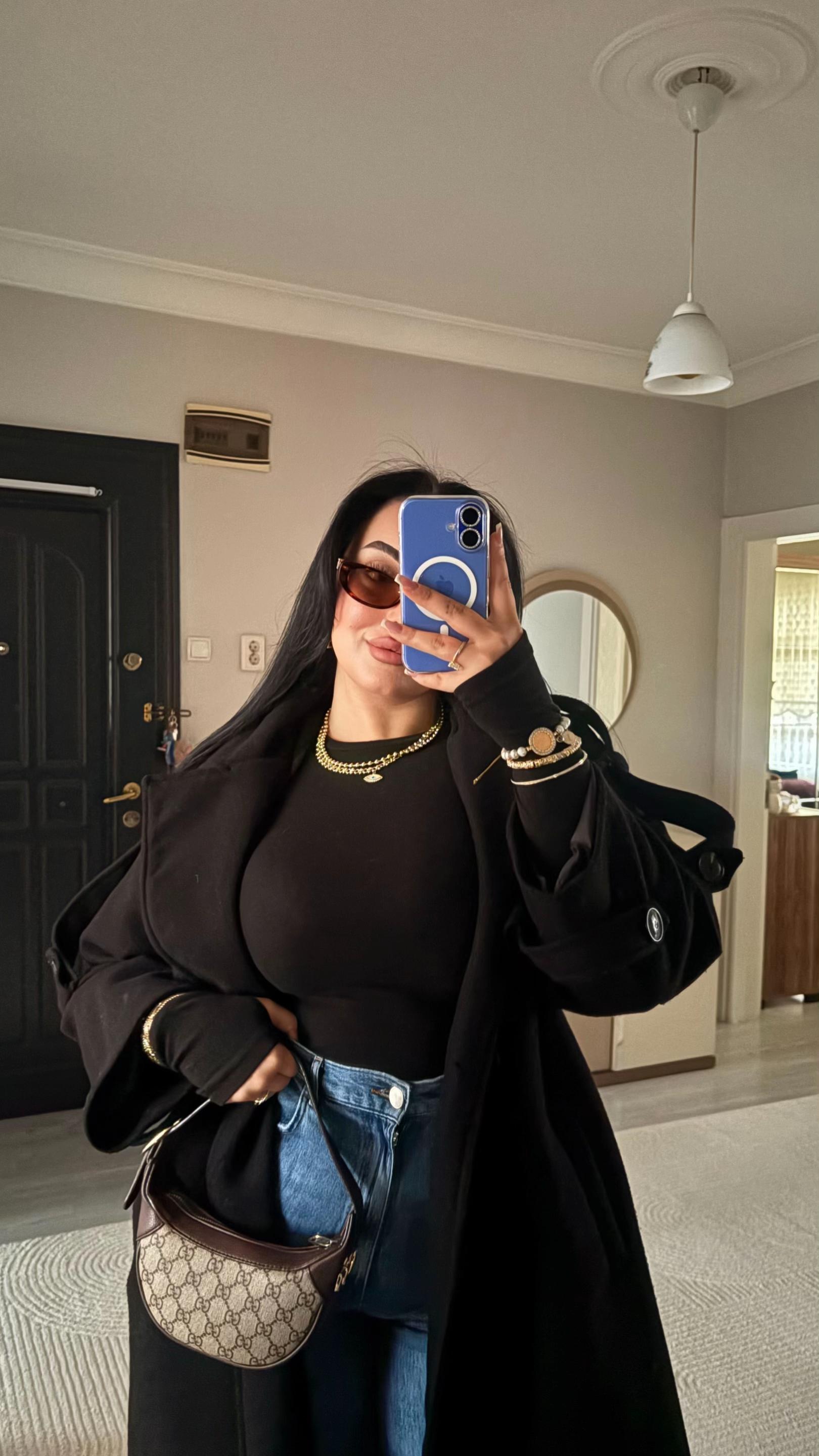 @𝓘