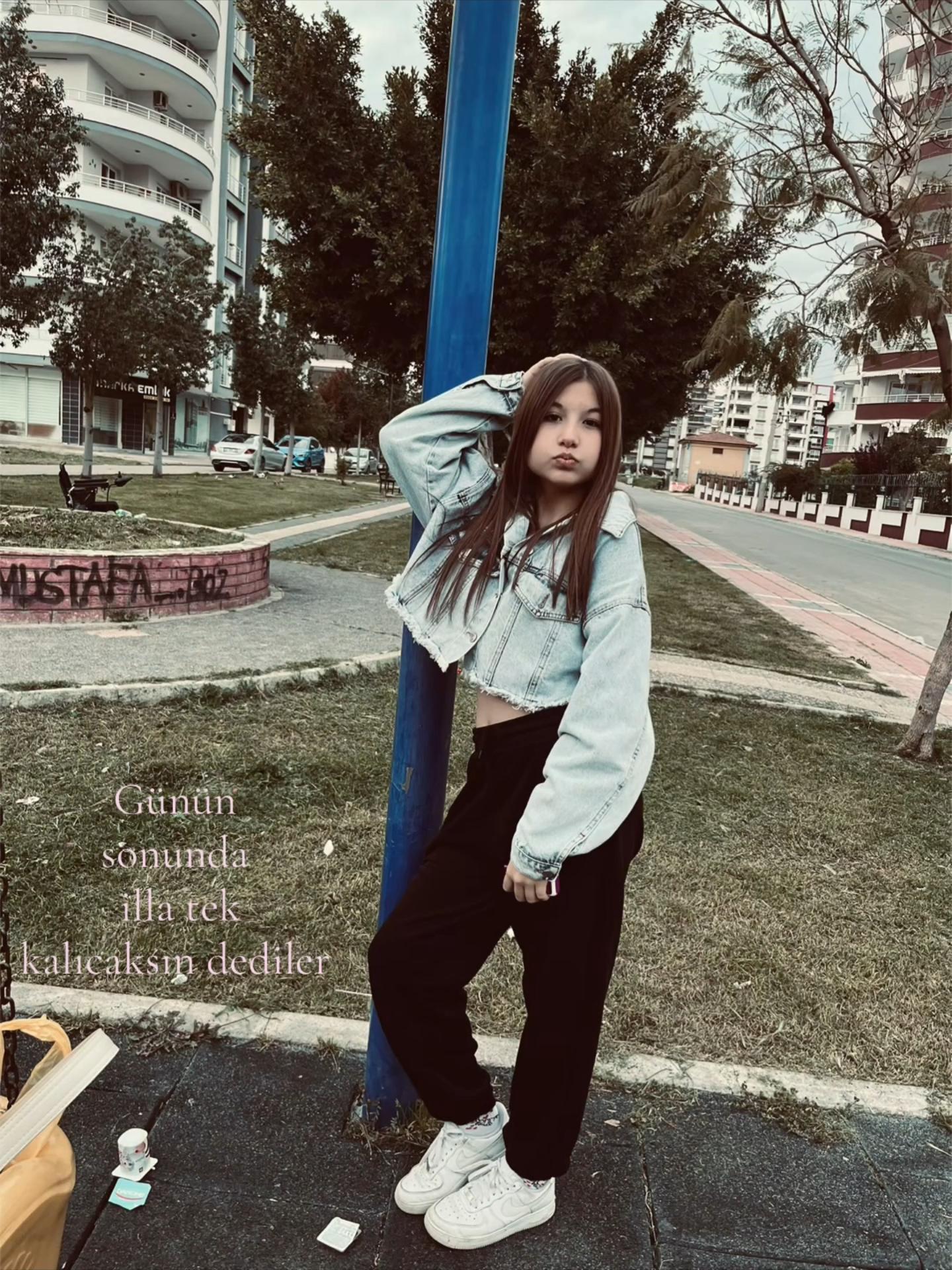 @meraaldamlaa