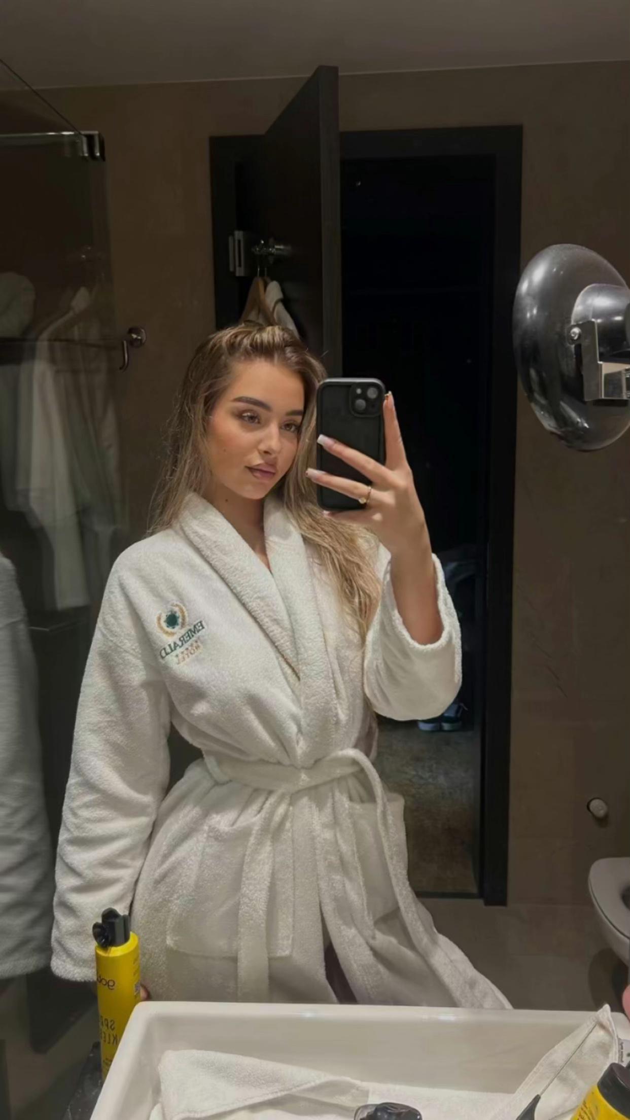 @Elijona