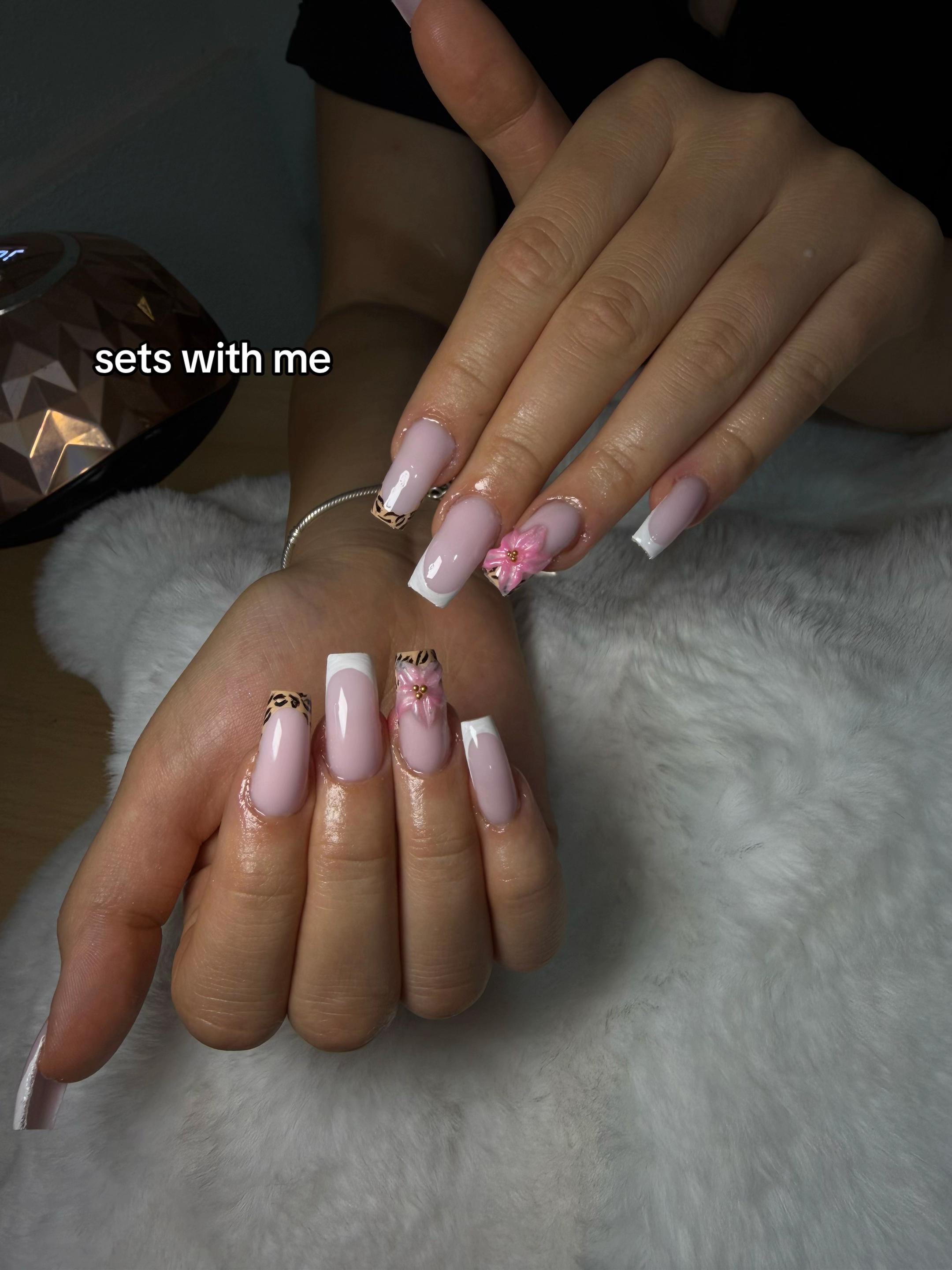@nails_by_aleja