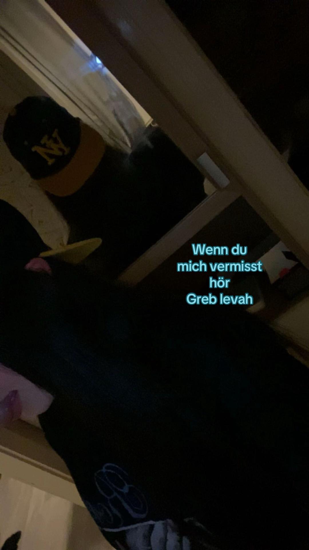 @🫐