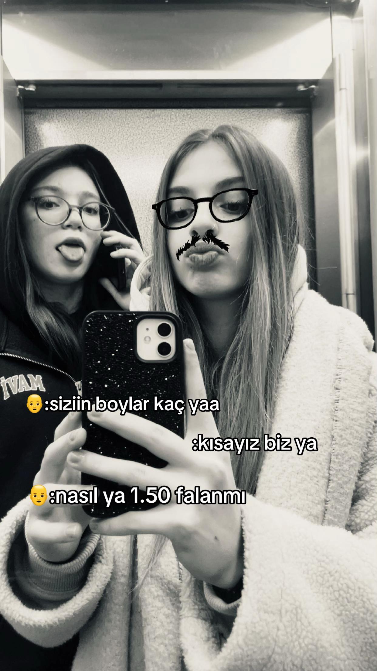 @urfavblondnbrunettee