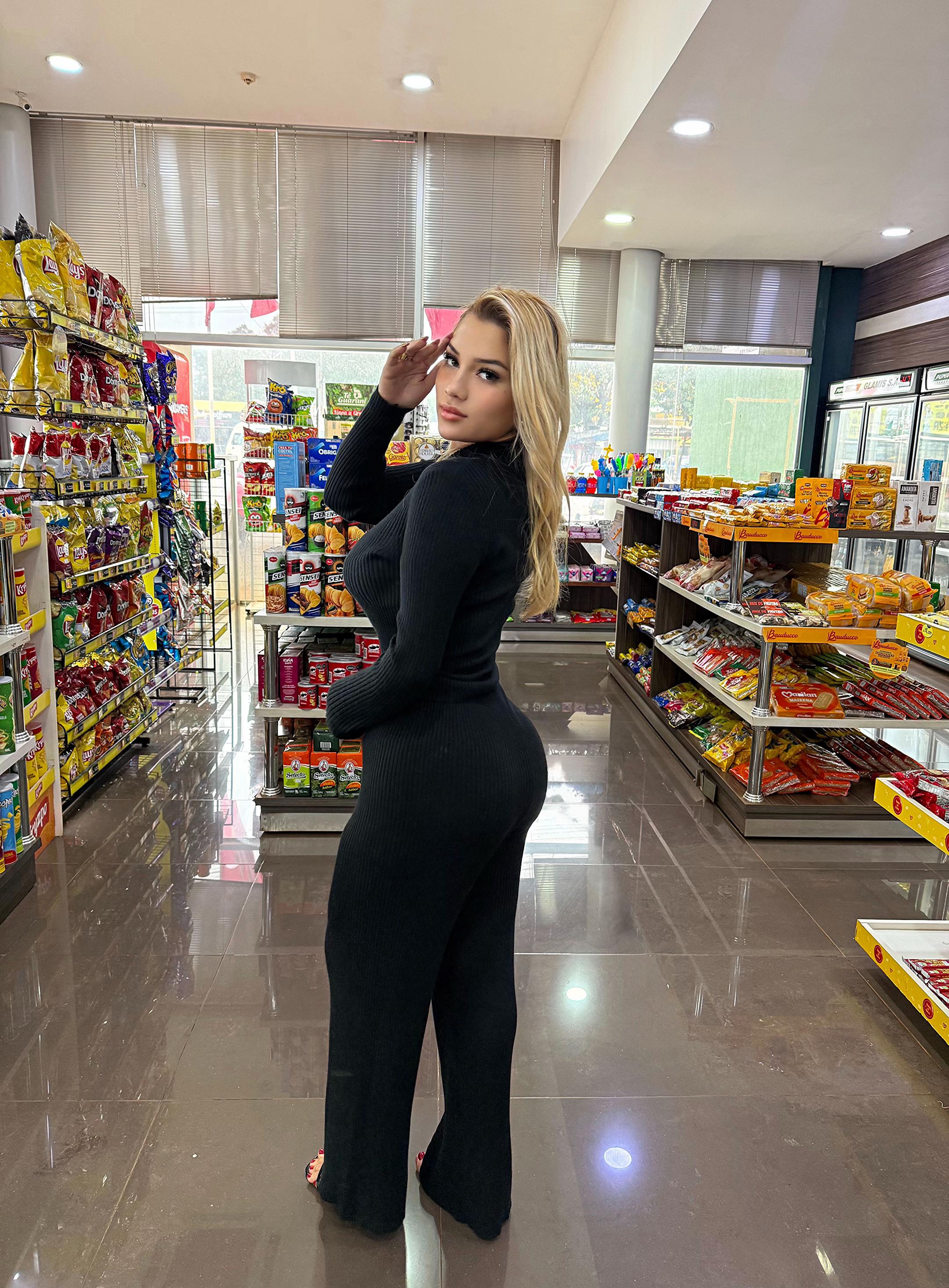 @Bella