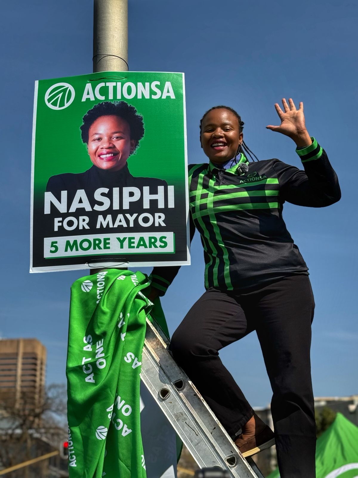 @Dr Nasiphi Moya
