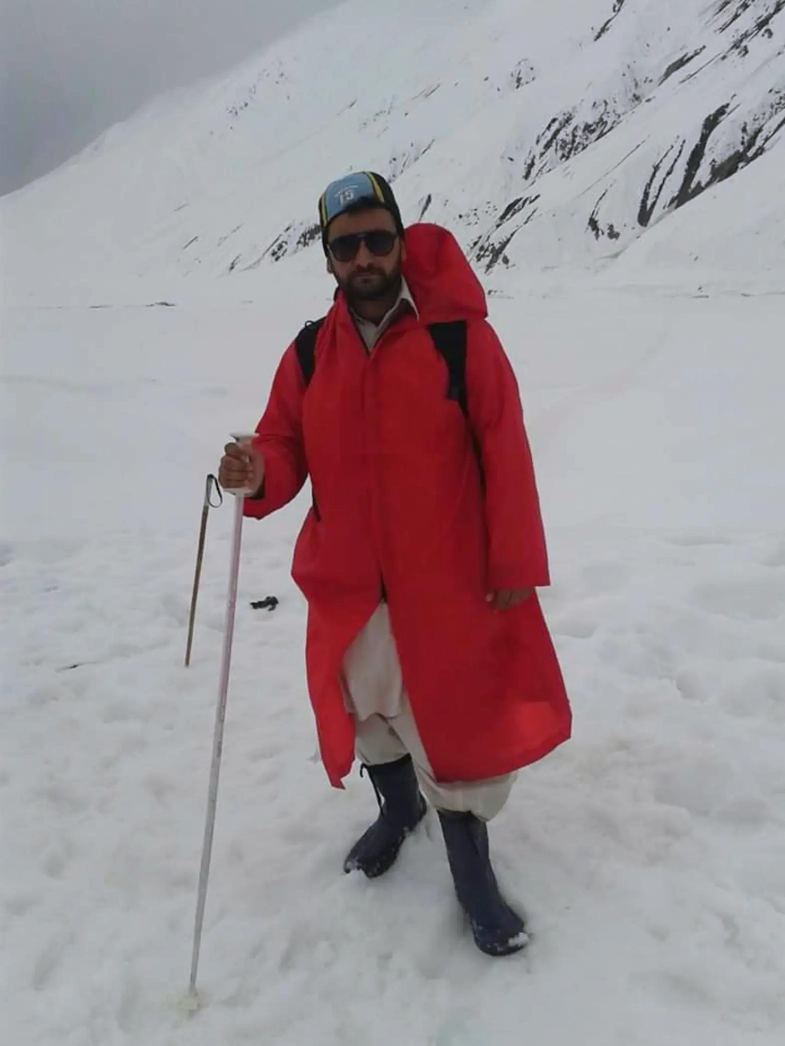 @Travel_with_Waqas