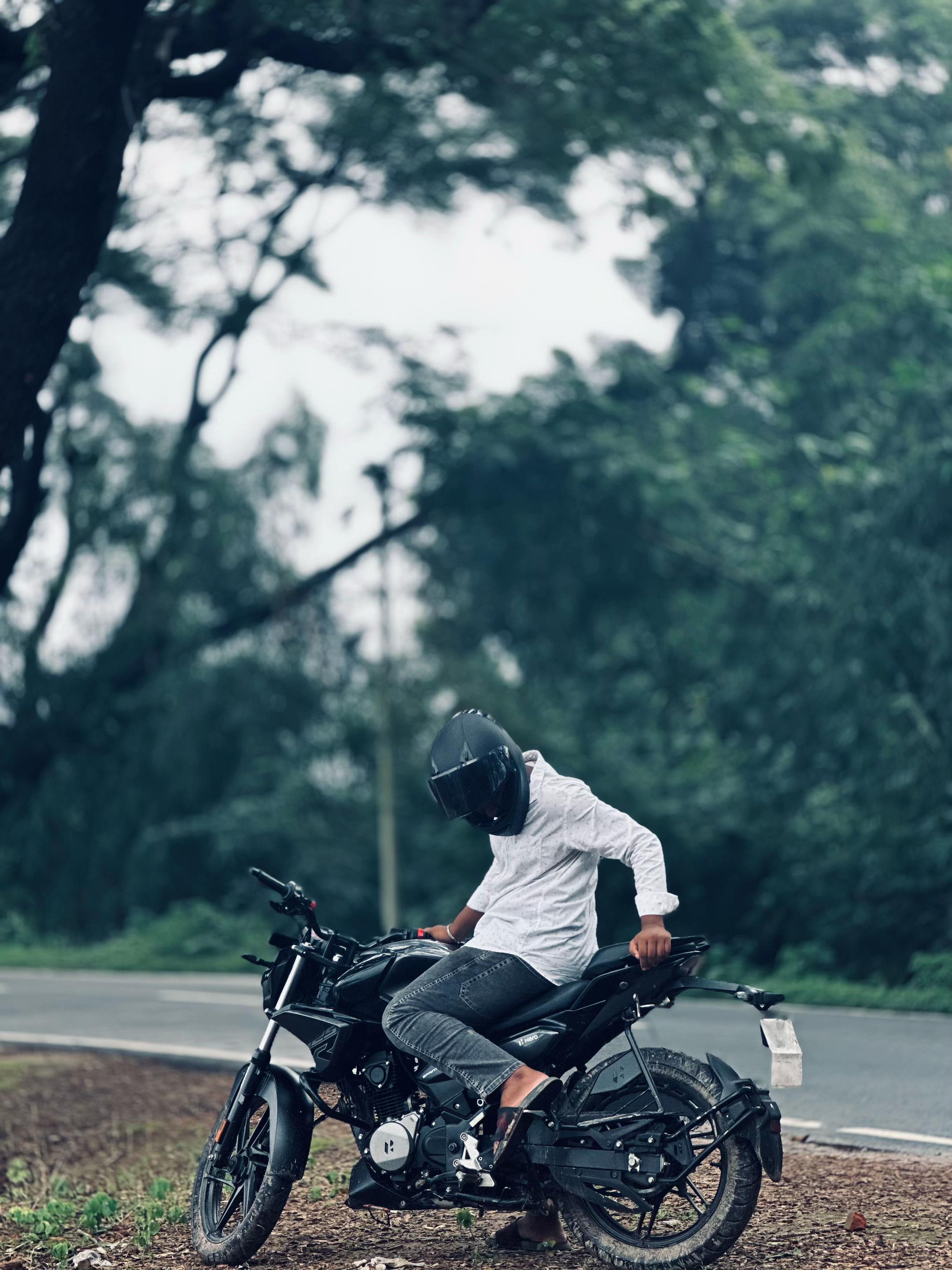 @উল্লাস:)🕊️⚰️
