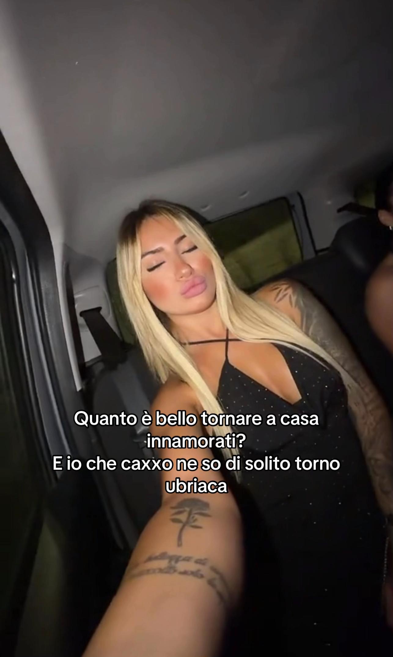 @𝑨𝒏𝒏𝒂𝒓𝒆́🖤