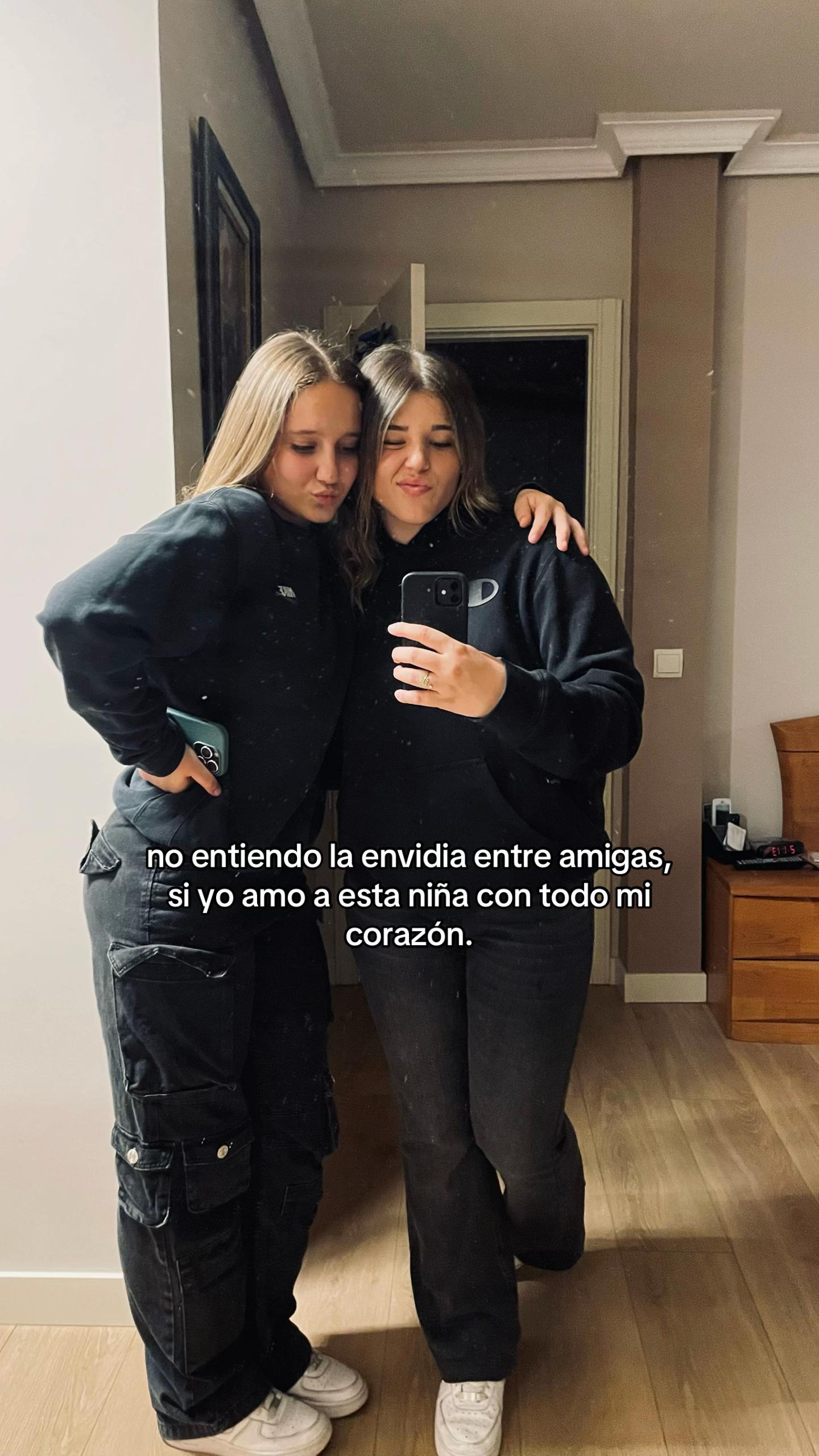 @𝐄𝐬𝐭𝐞𝐟𝐚𝐧𝐢𝐚