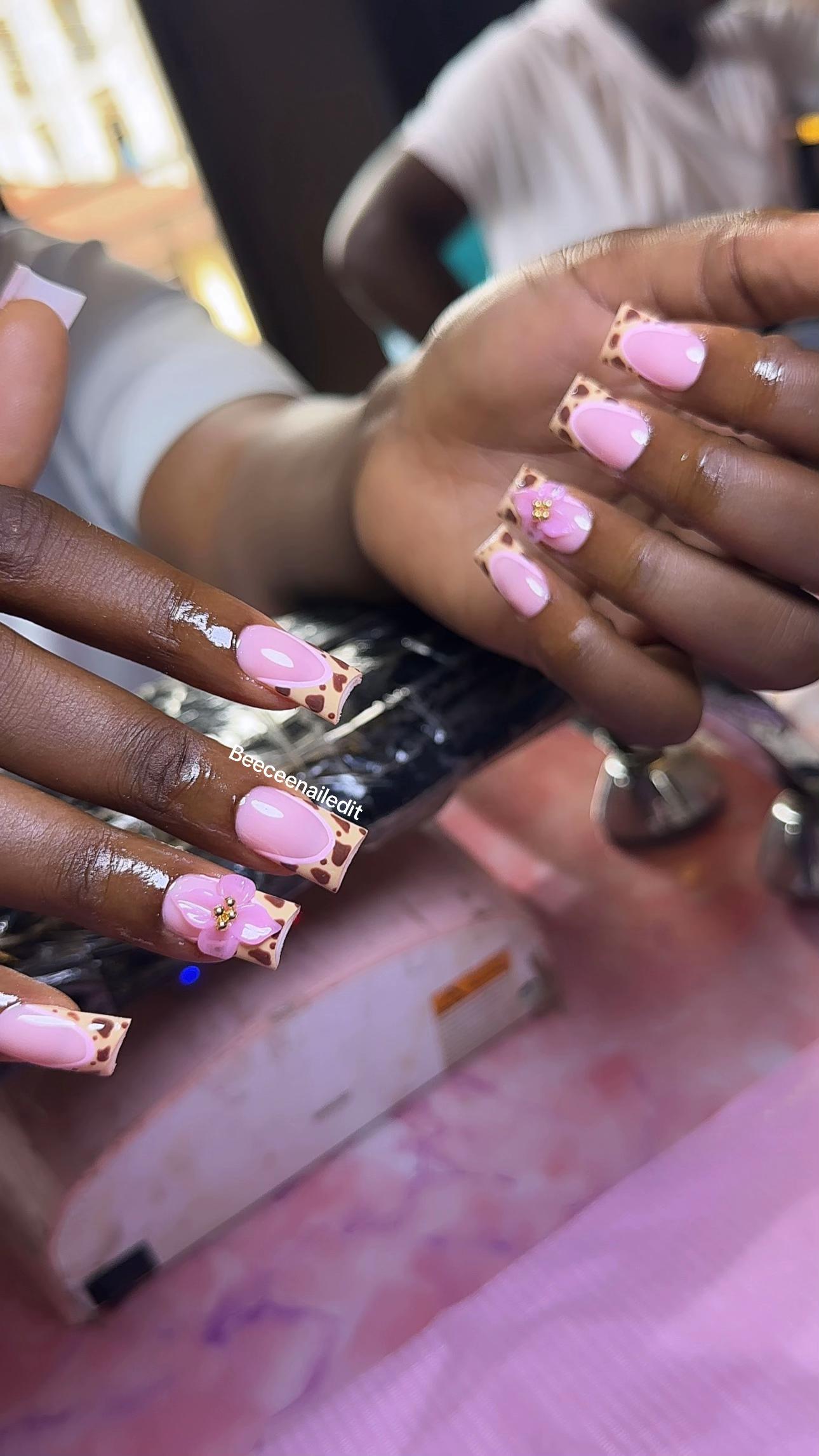 @Nailsbybeecee