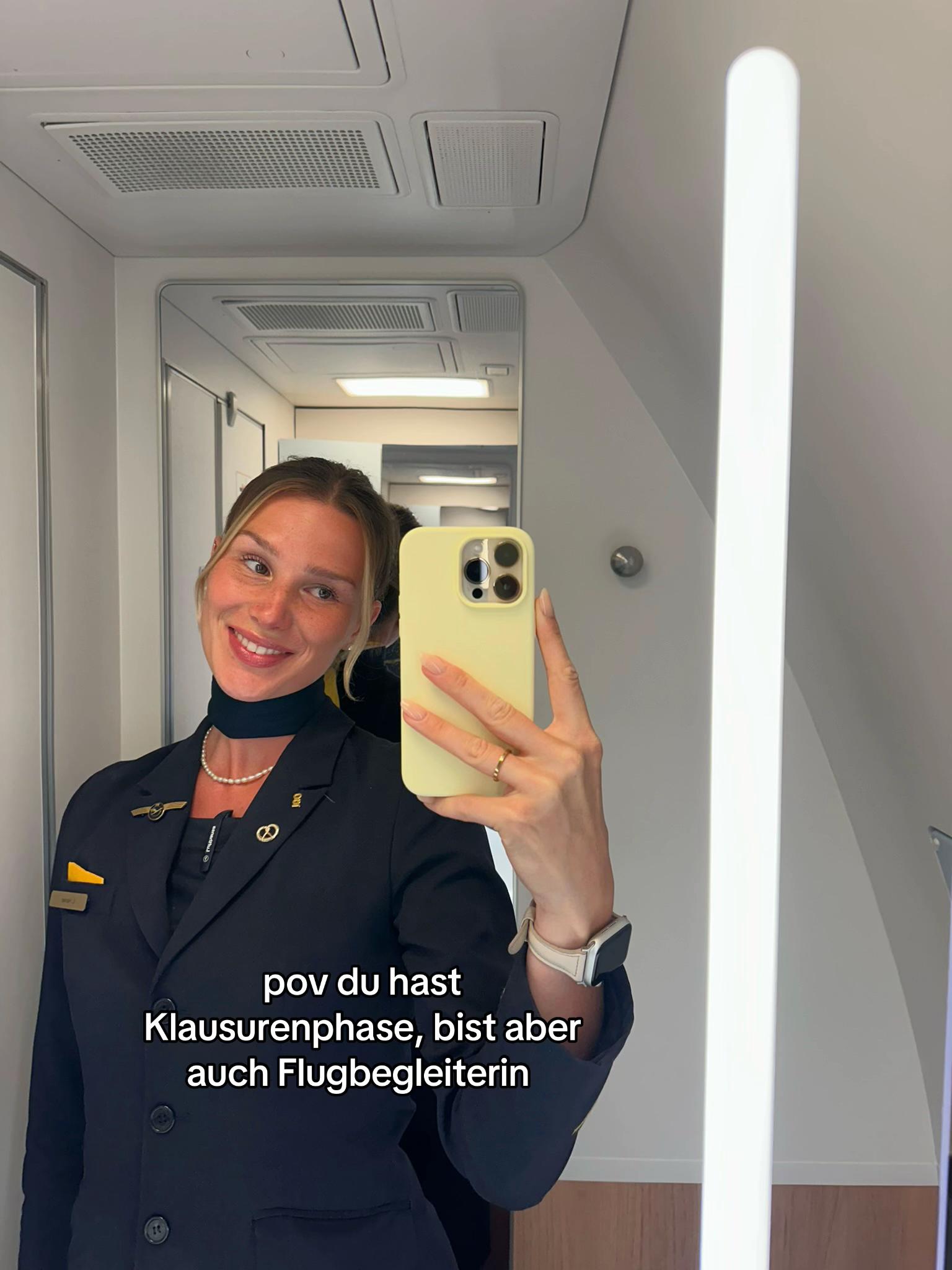 @Lilly | Flight Attendant 💌