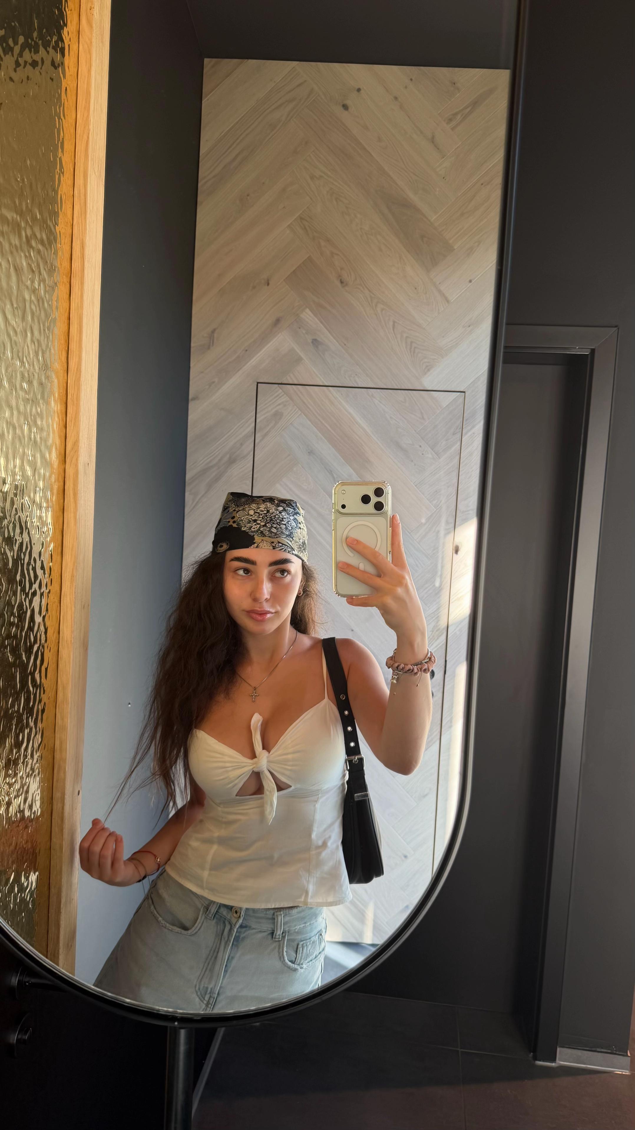 @АНДРІАНА
