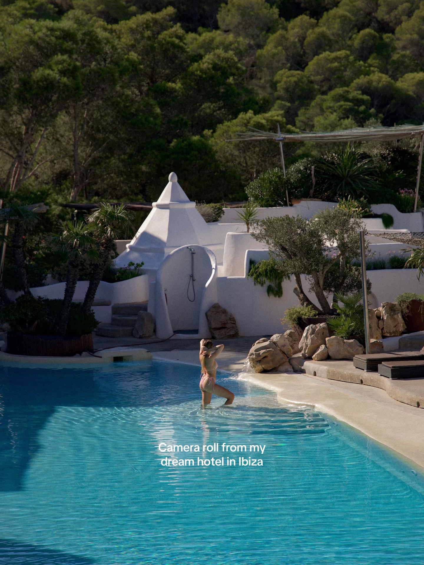 @Aimee Bell - Travel & Life