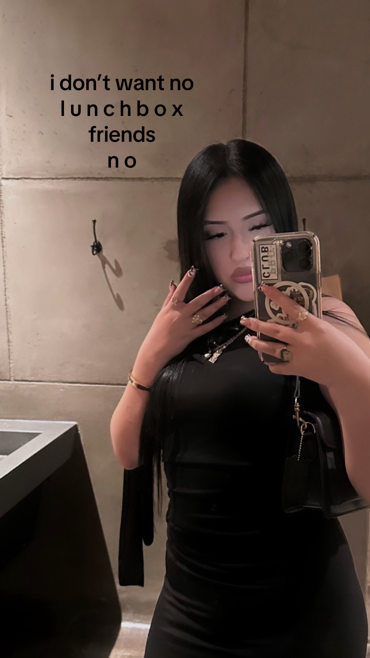 @𝓓𝓮𝓼𝓼𝓼💸