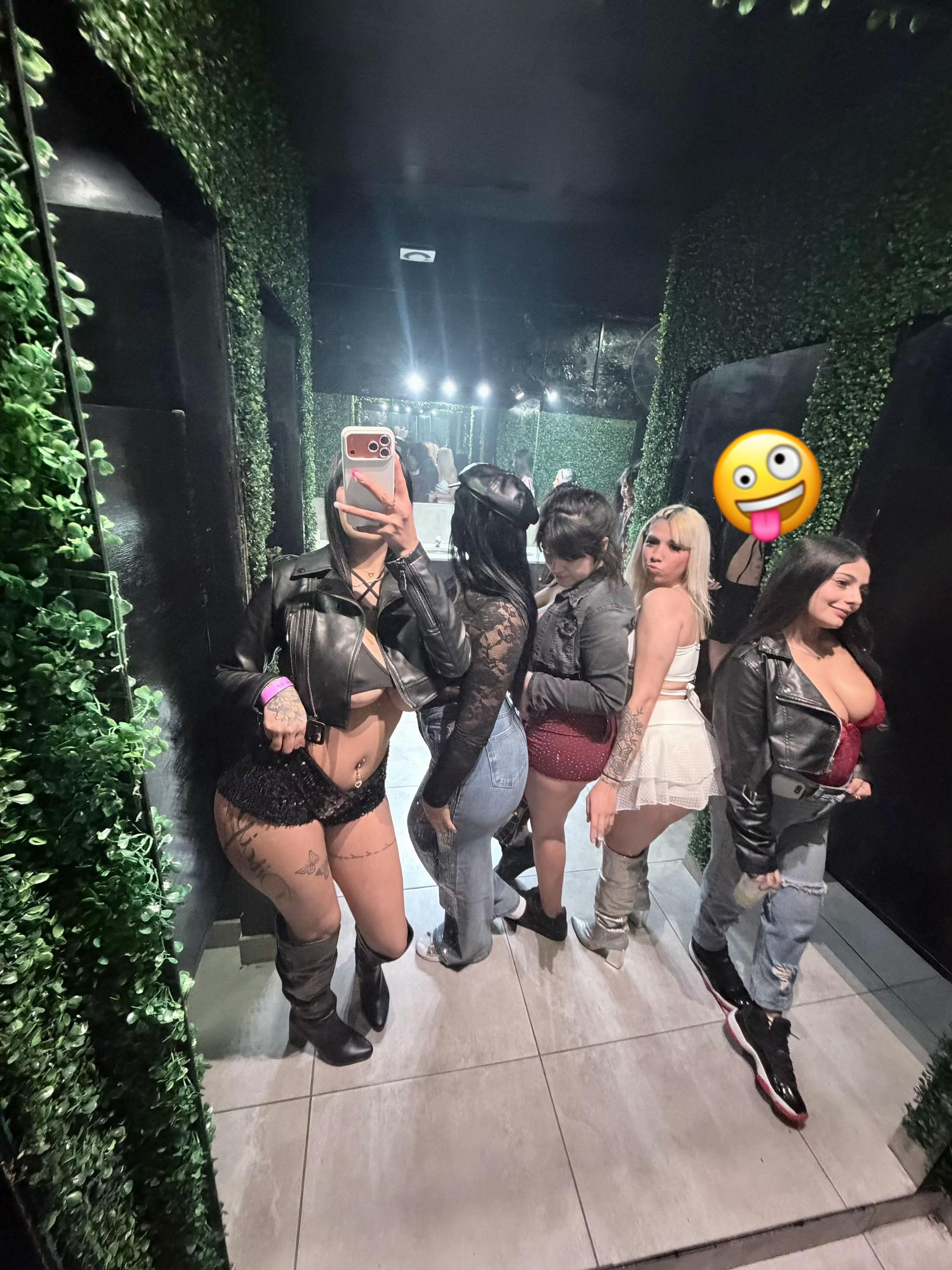@Anaahii1