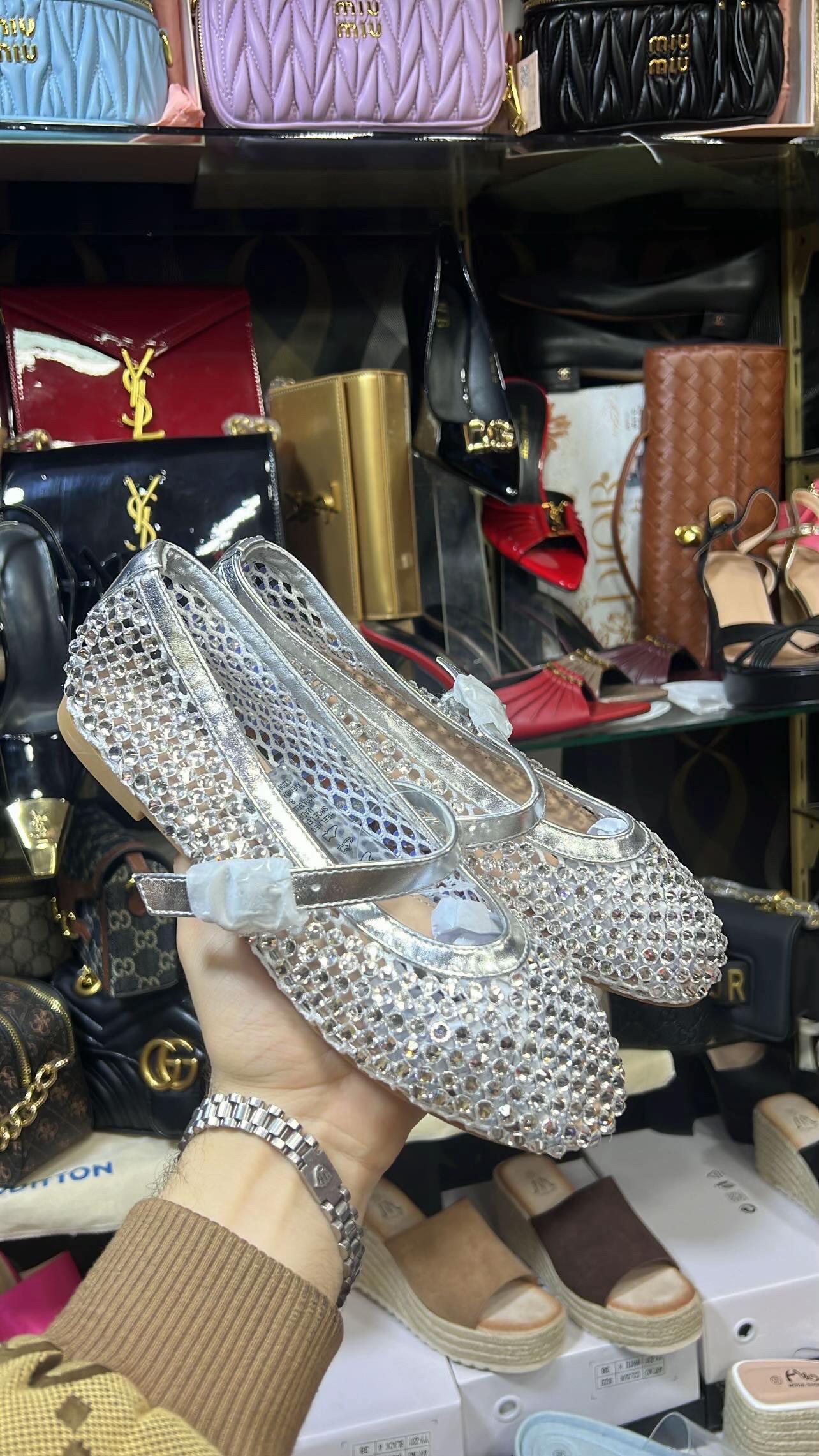 @SHOES AVENUE
