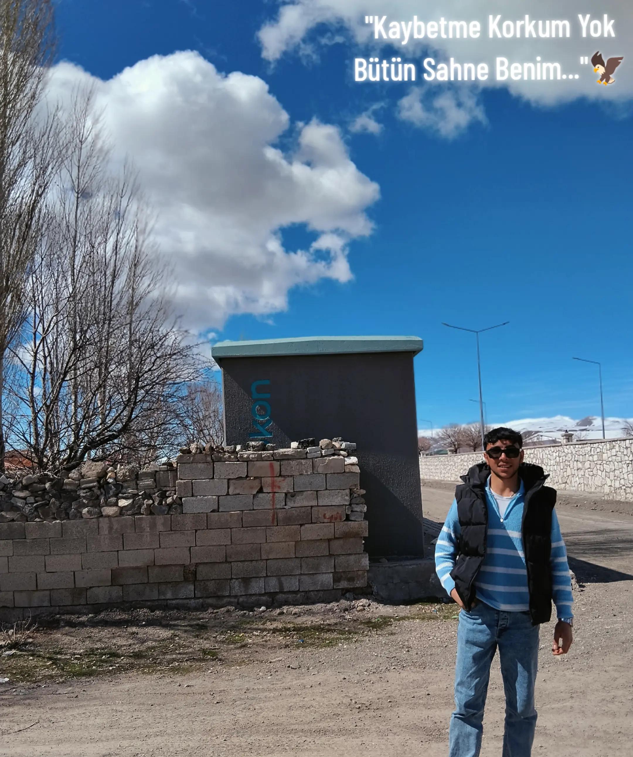@&ouml;zg&uuml;r Yıldız