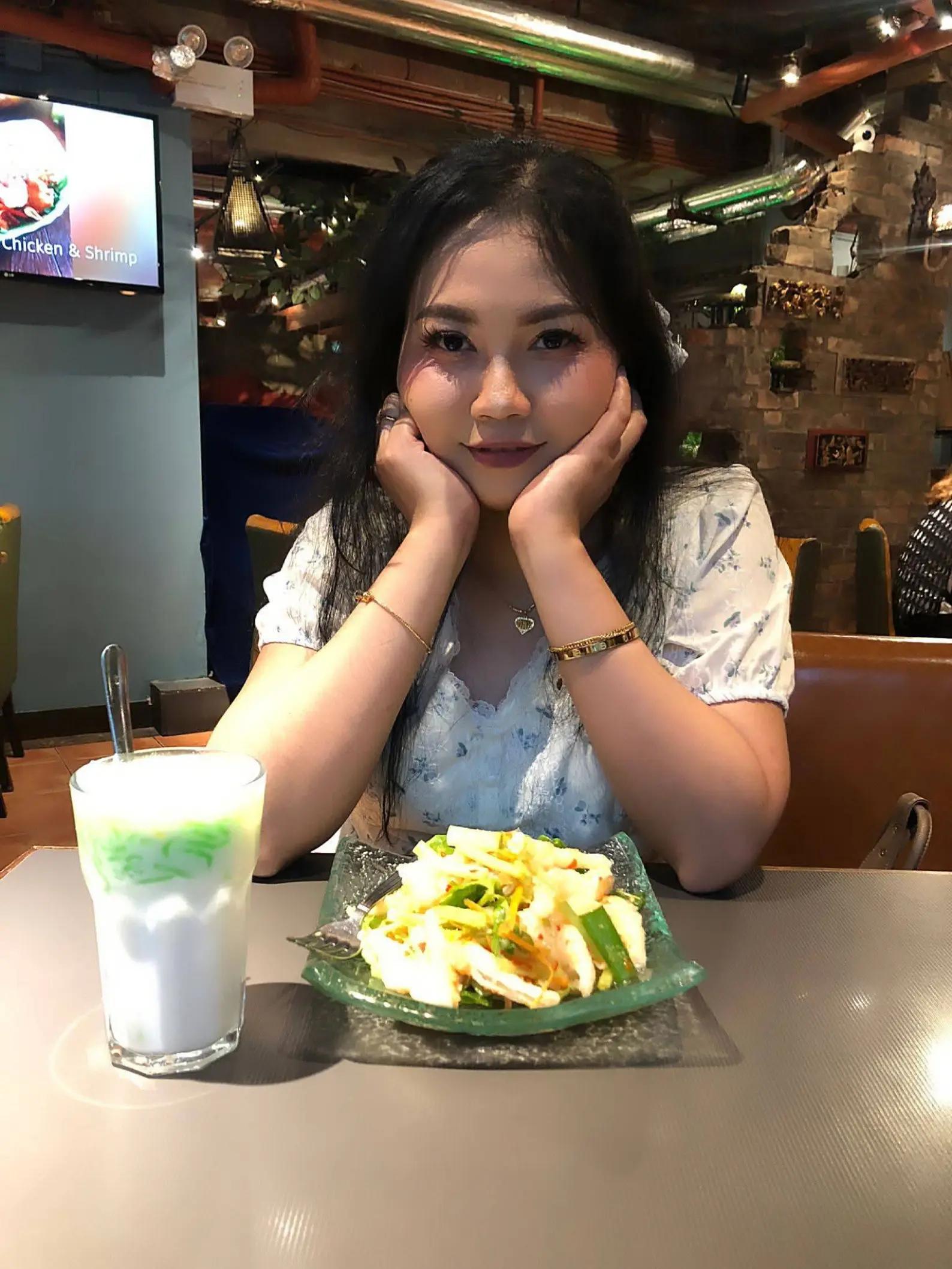 @inick Febria 🦋🕊️👰🏻🇭🇰