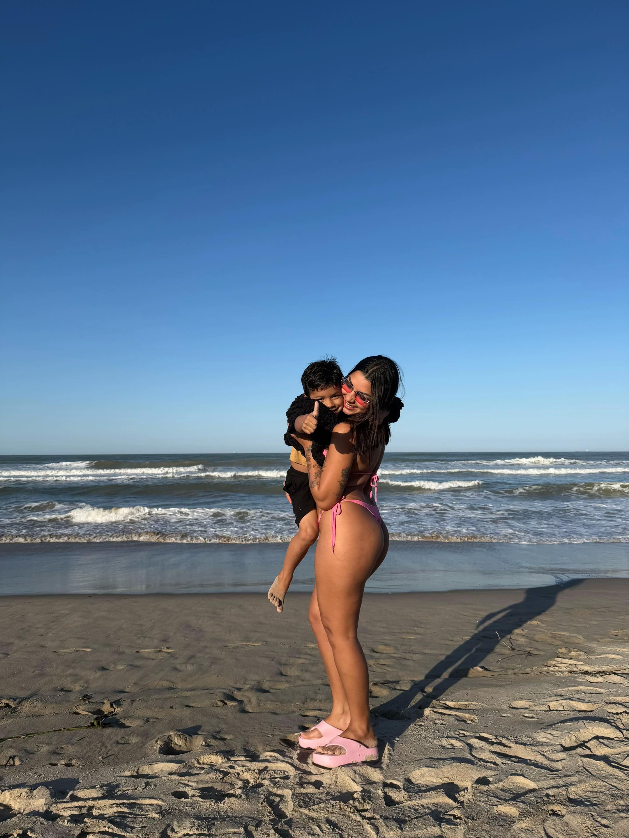 @Adria Gomes705