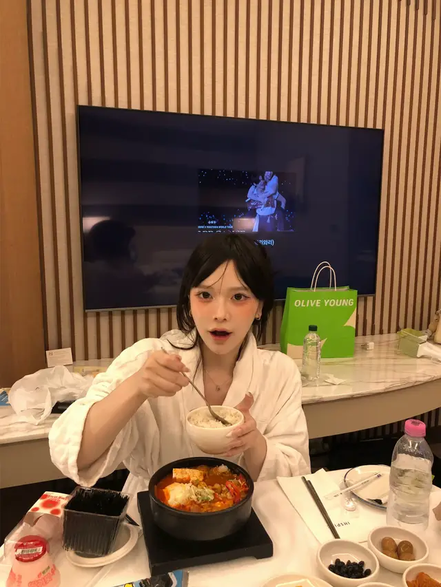 @ゆーこす