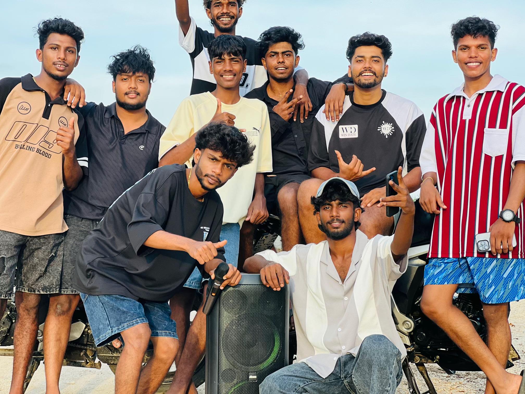 @itz__me__dhanu_