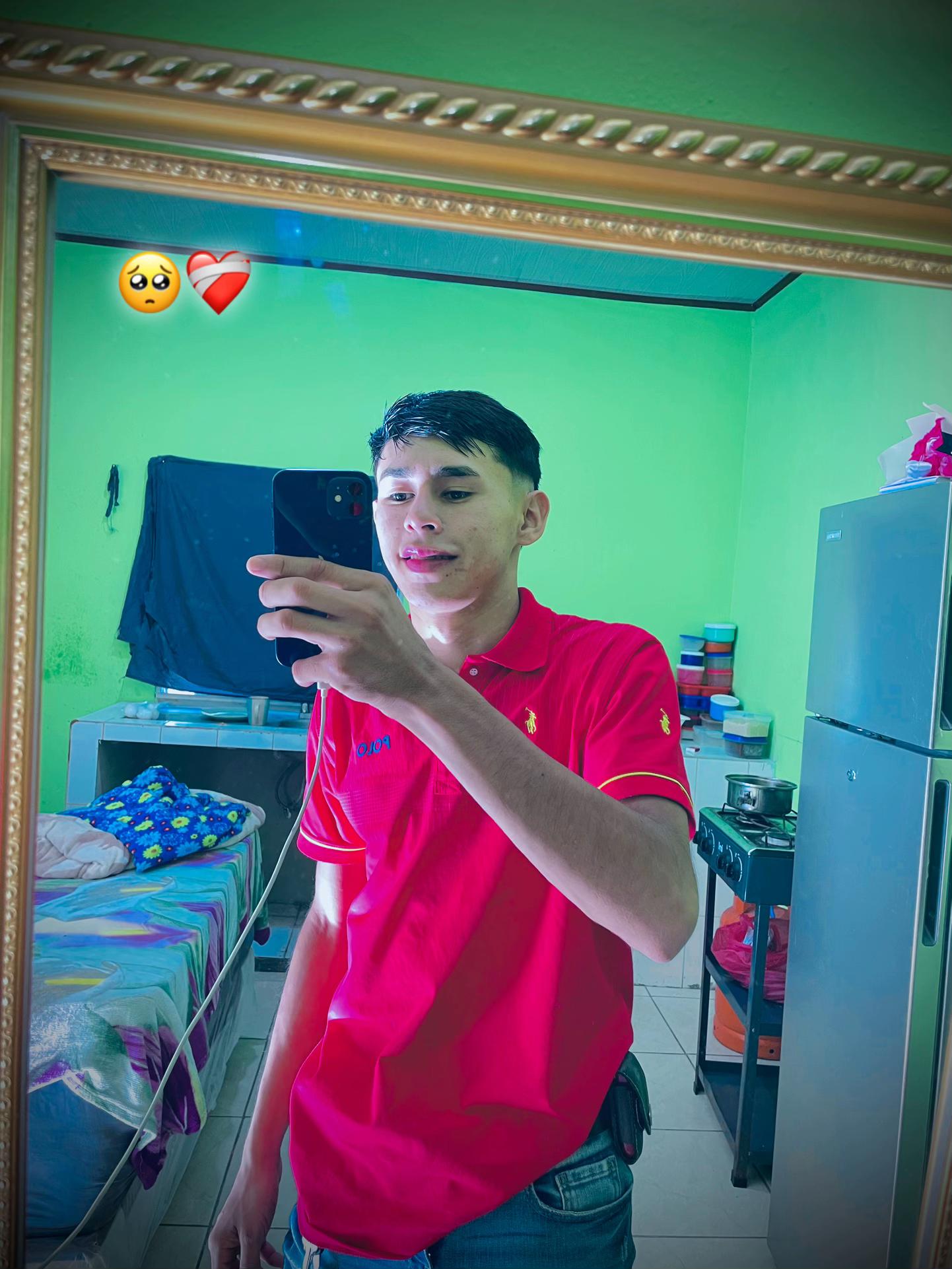 @carlitos_sanchez23