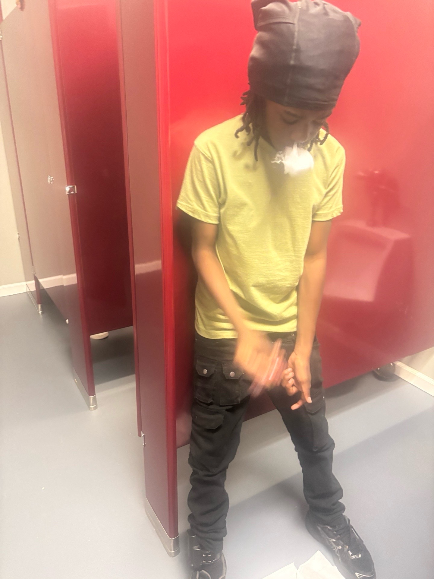 @⃟
