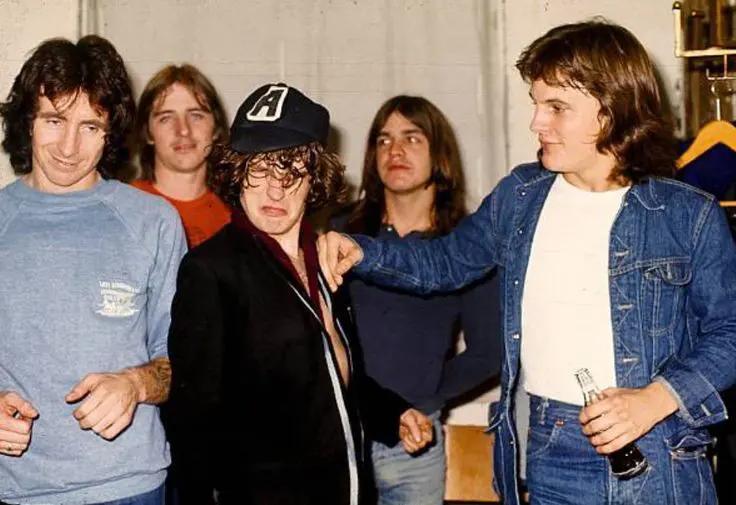 @OnlyACDC (Angus' version)