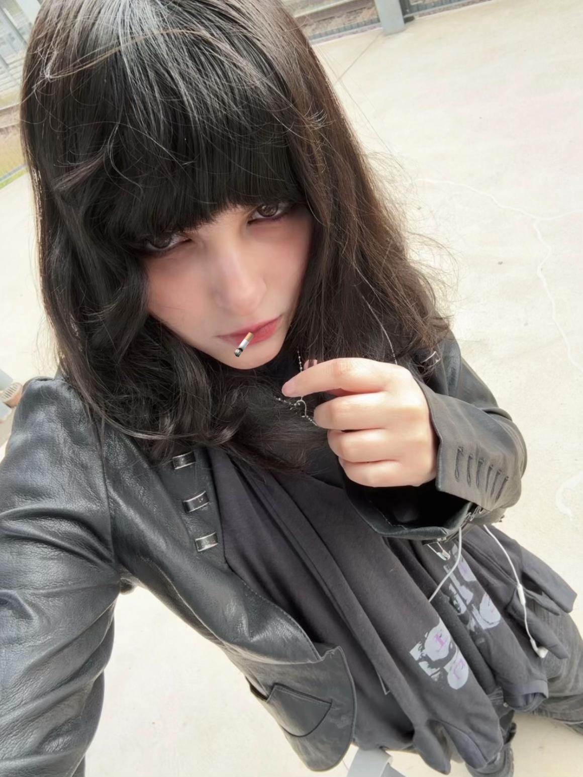 @>,..,<