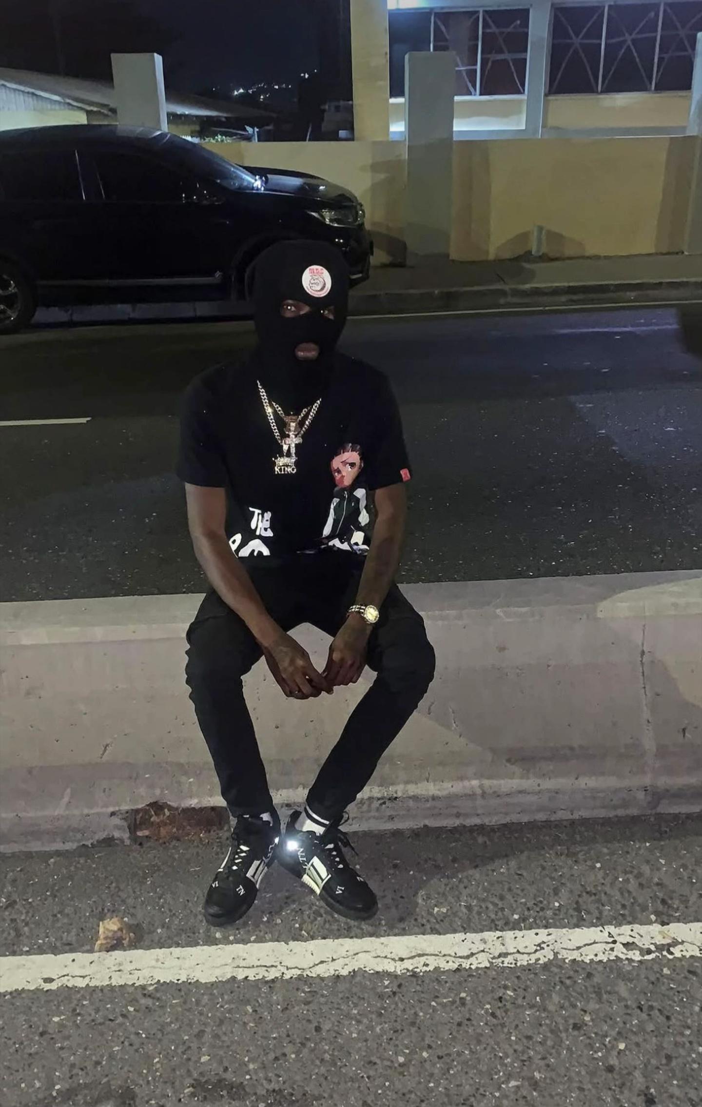 @𝐓𝐡𝐮𝐠 𝐟𝐚𝐦𝐨𝐮𝐬 music