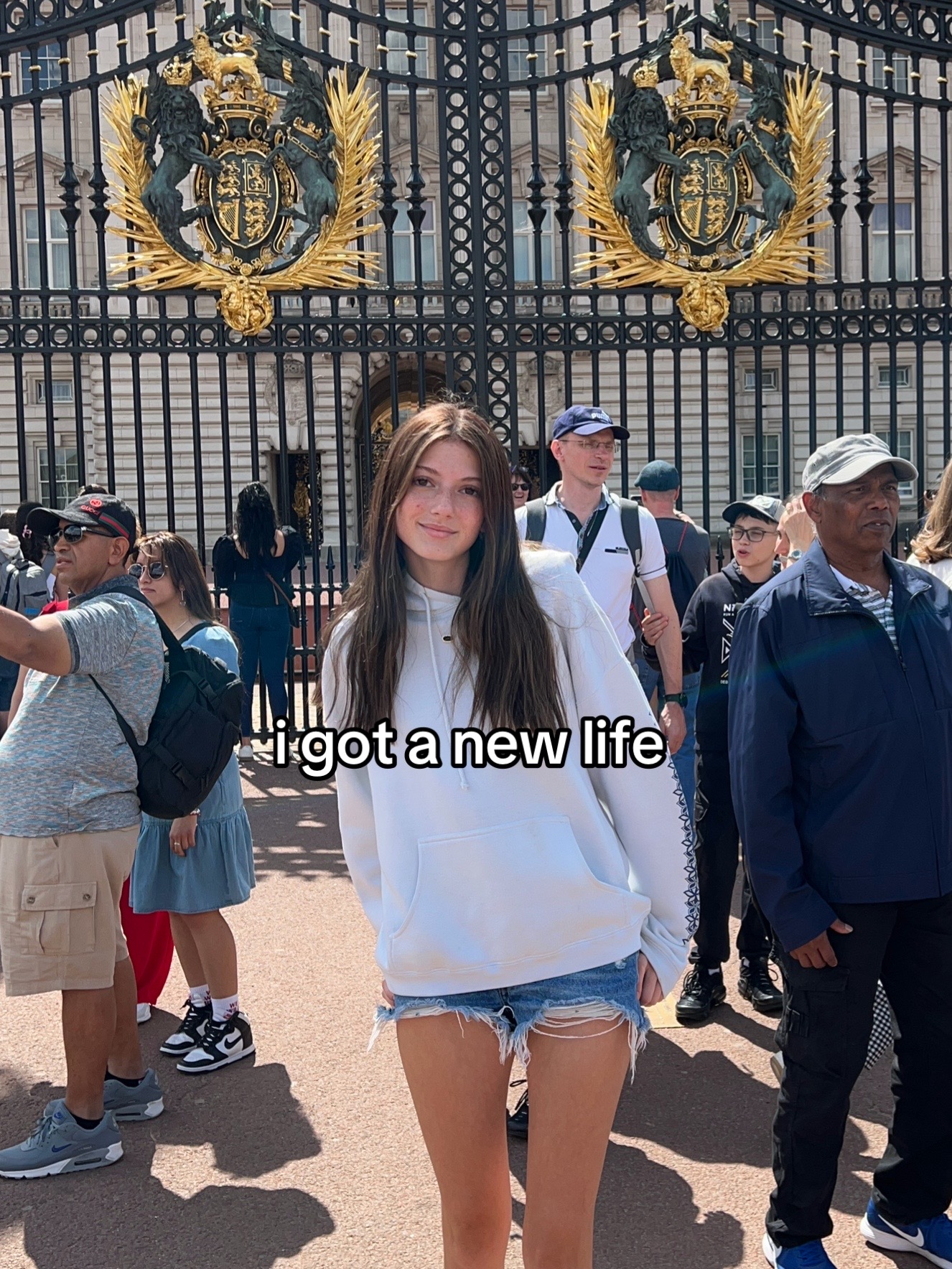 @⃟