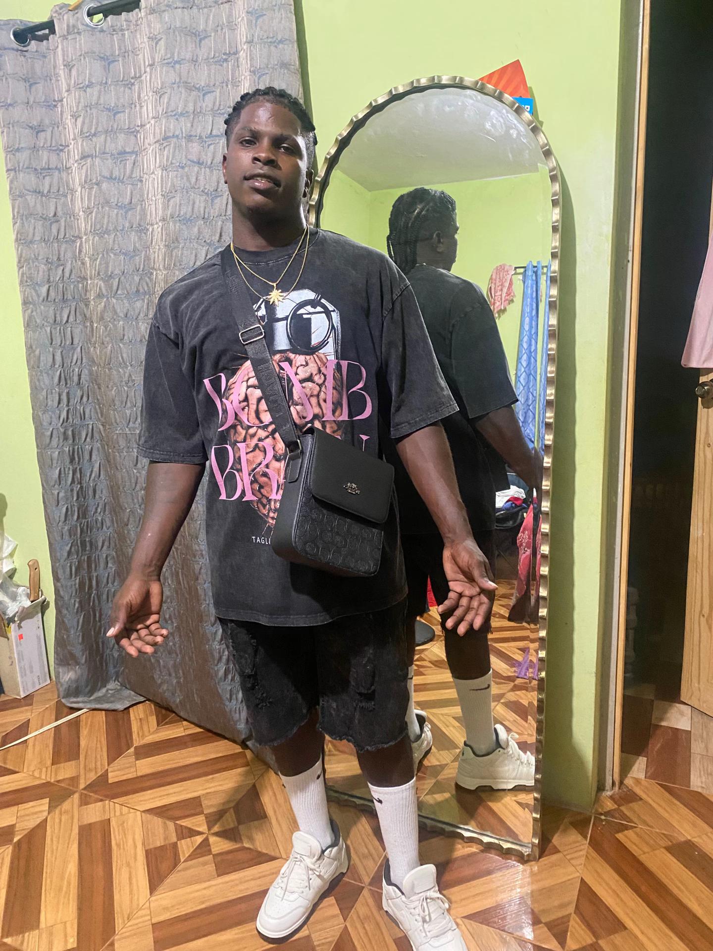 @🧟♂️♤Traye♧💸