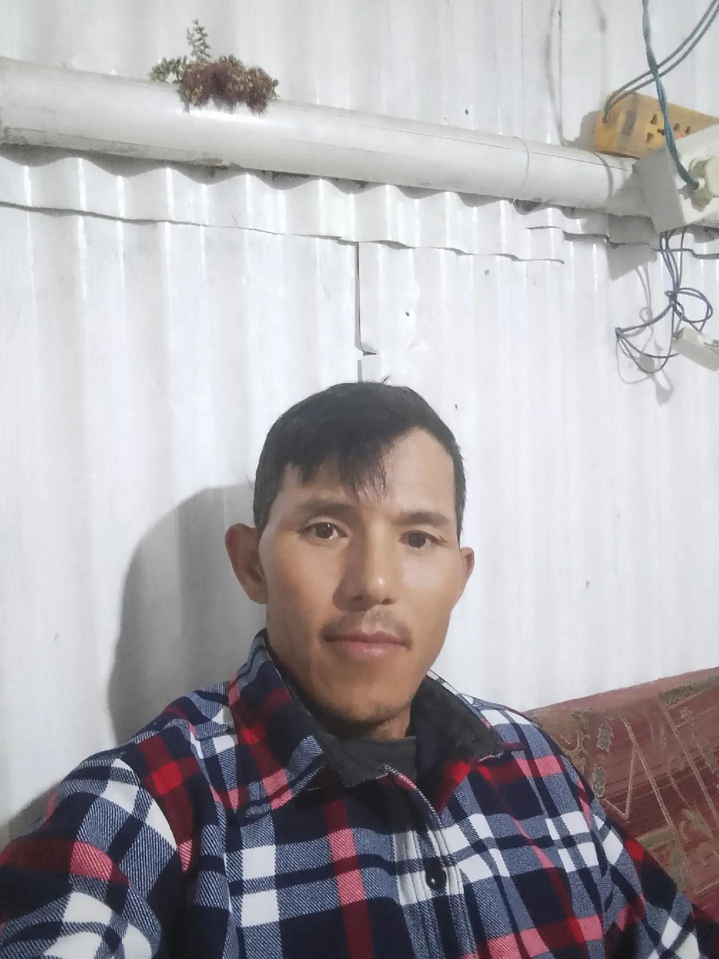 @सराेज  घिसिङ