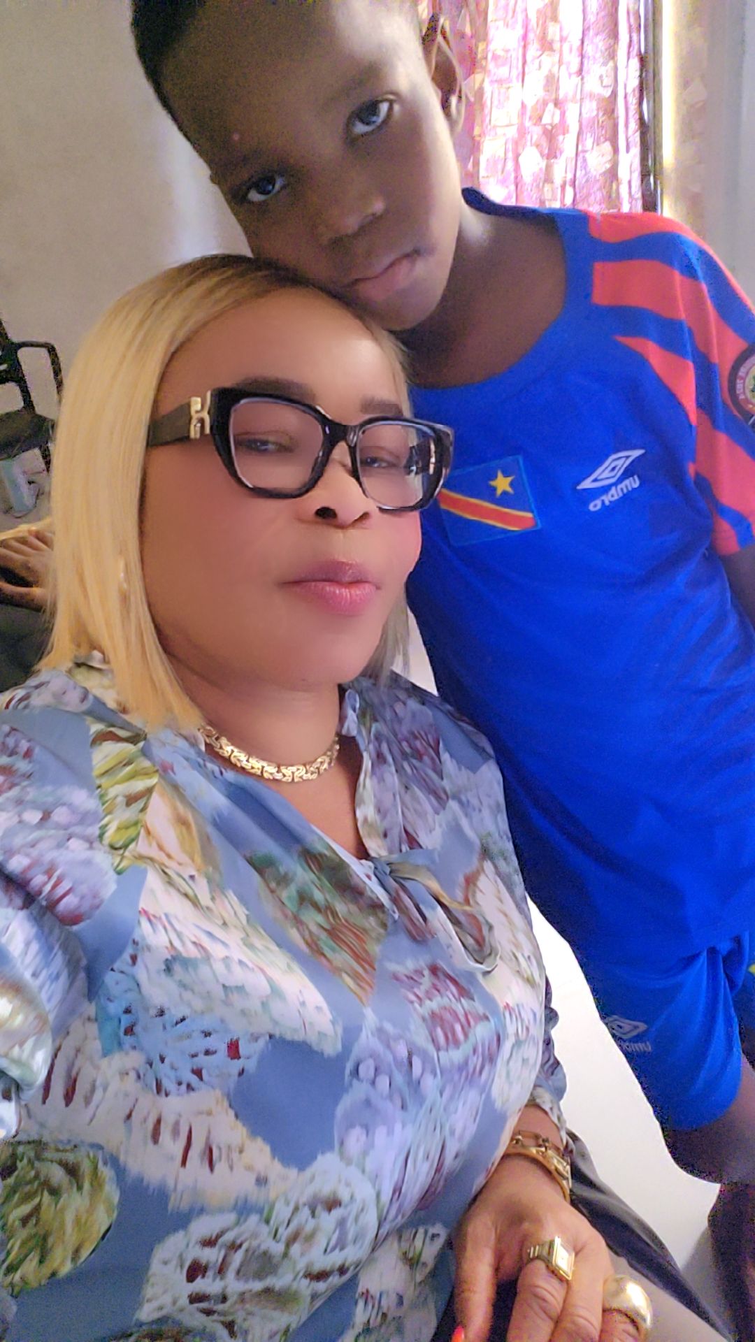 @Julia Bomongo mama ba gaulois