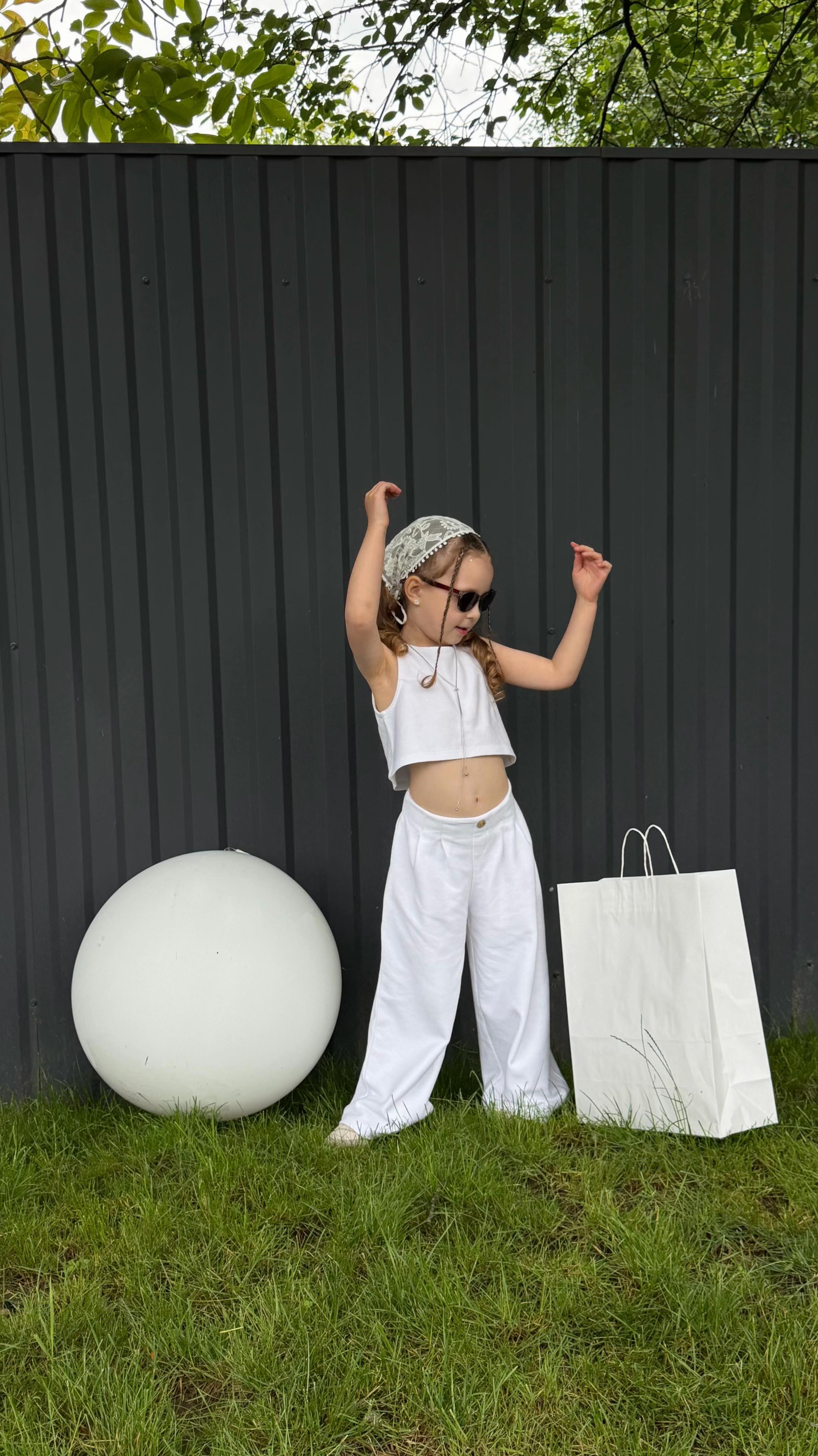@UGC mom & kids Model