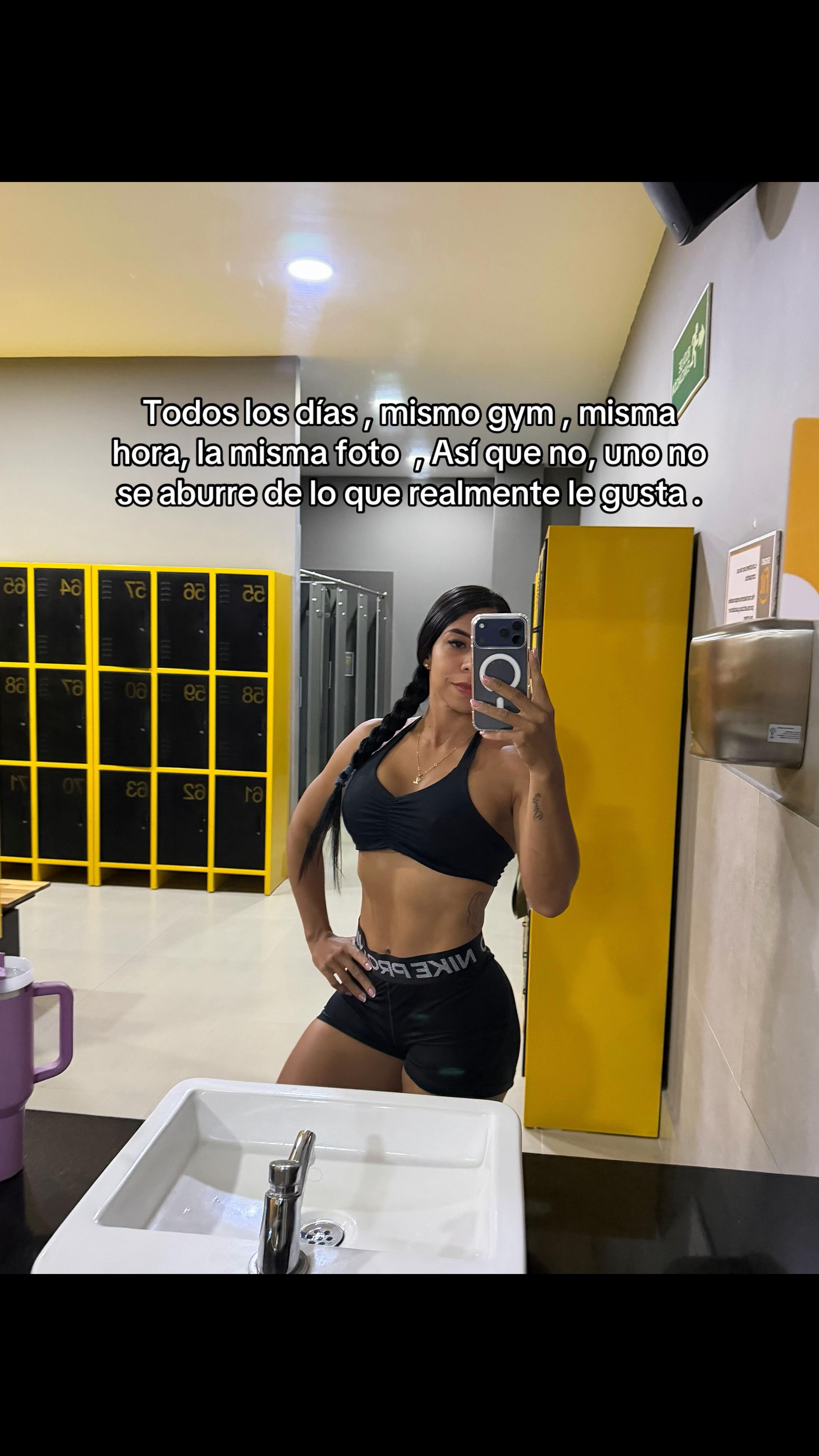 @lillymolinafit