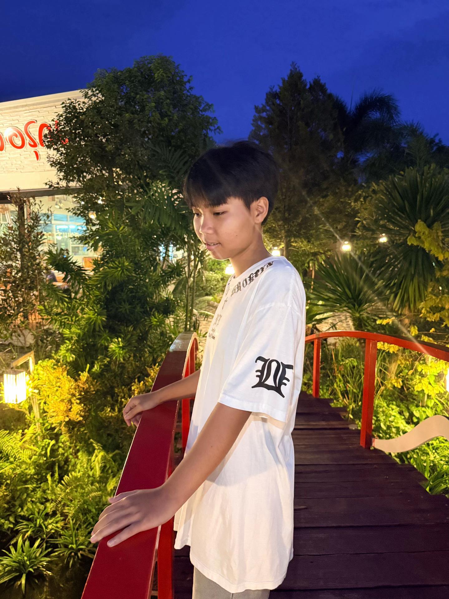 @นินิว