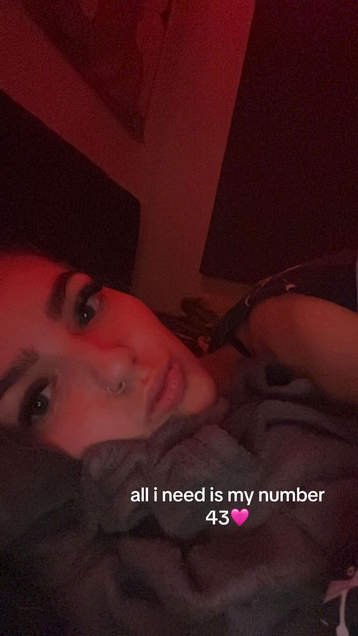 @ells🍒💋❣️👅