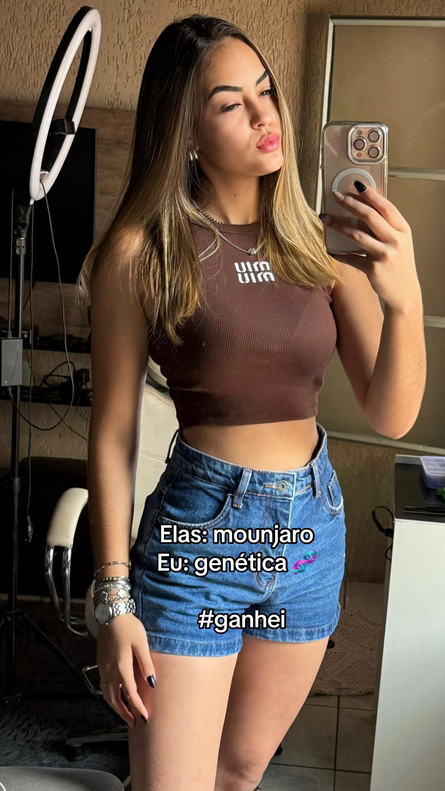 @_emanuellycarolina