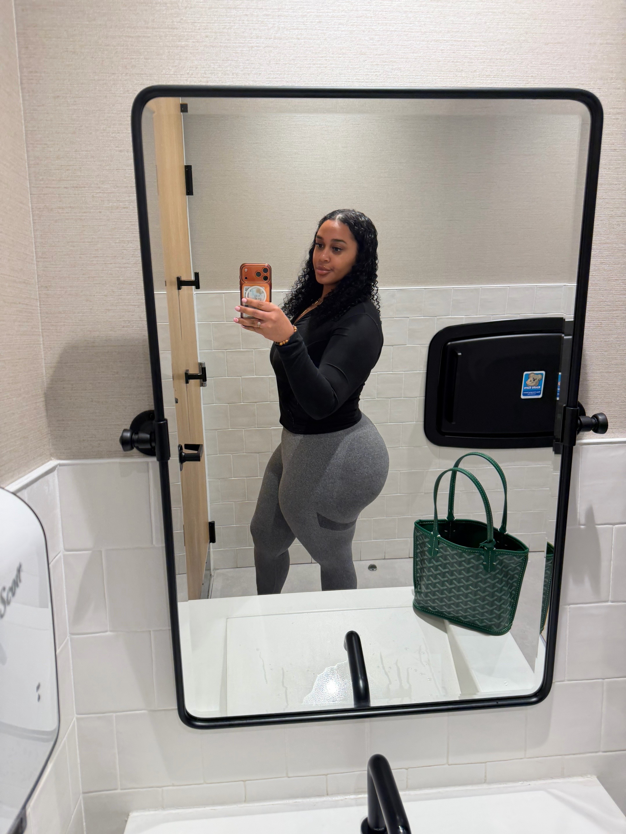 @Anita Isabella