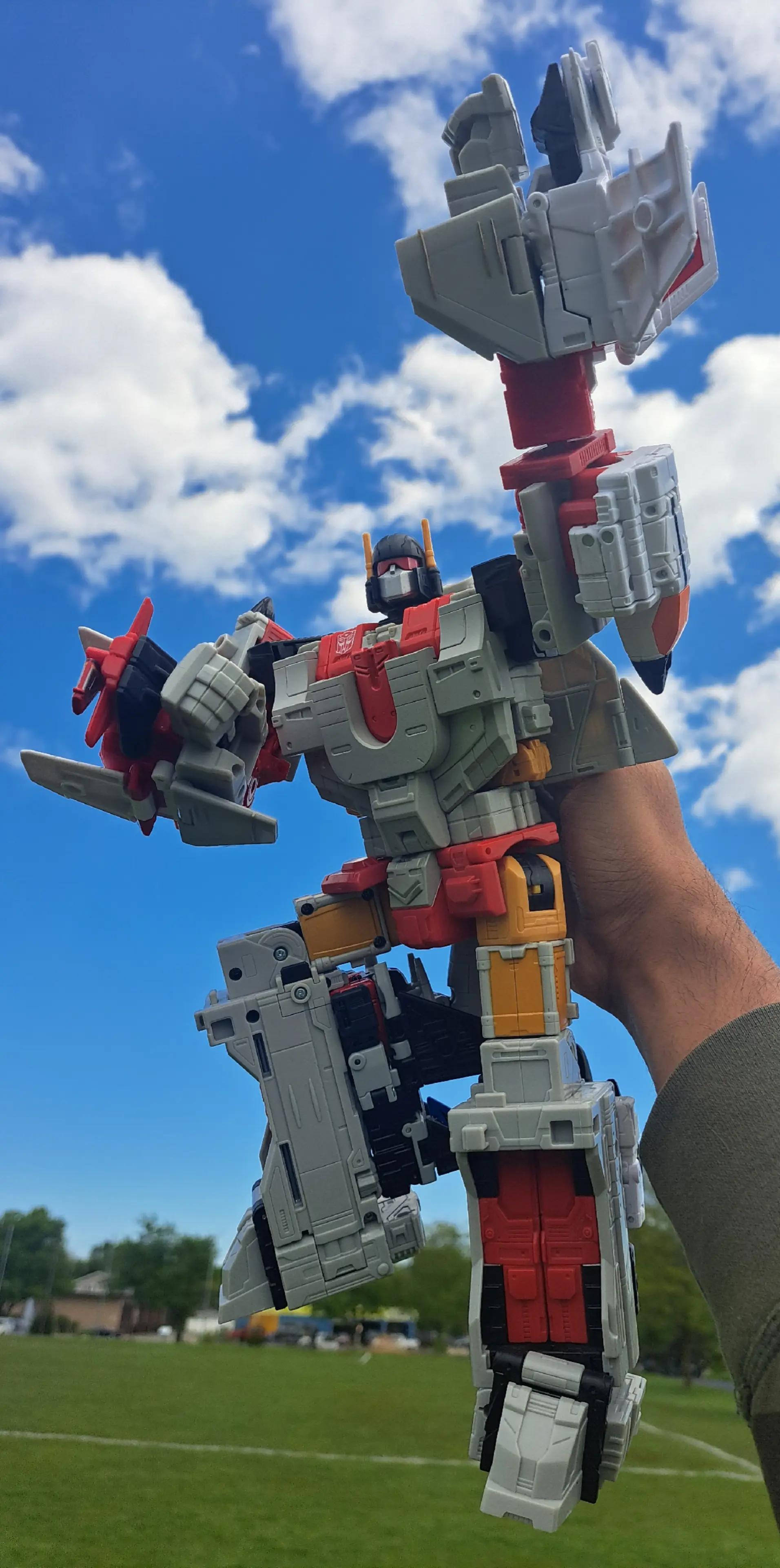 @Mecha Kaiju Red