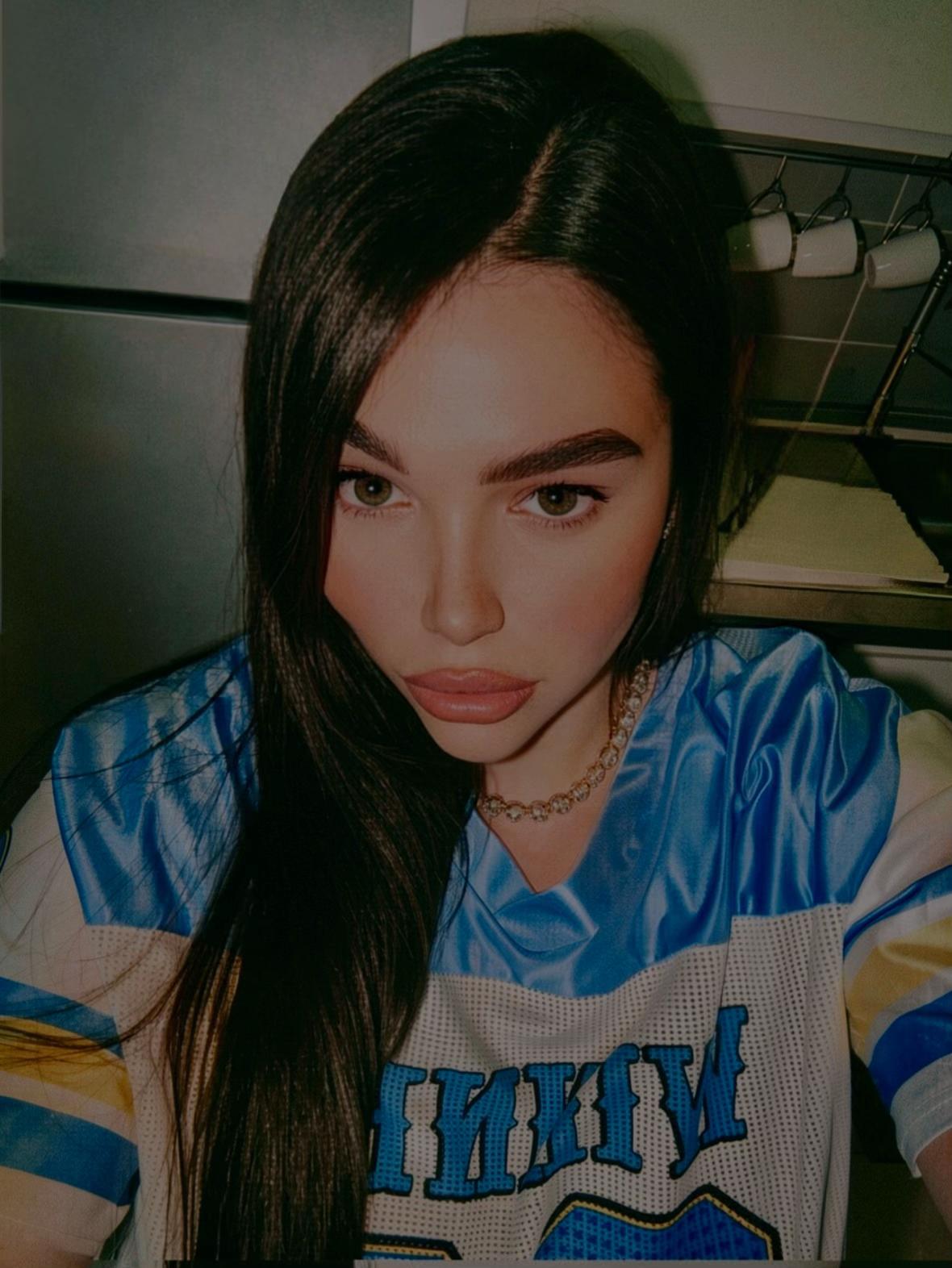 @𝗆𝗂𝖼𝗁𝖾𝗅𝗅𝖾𝖼𝗈𝗅𝖾𝗅𝗅𝖺