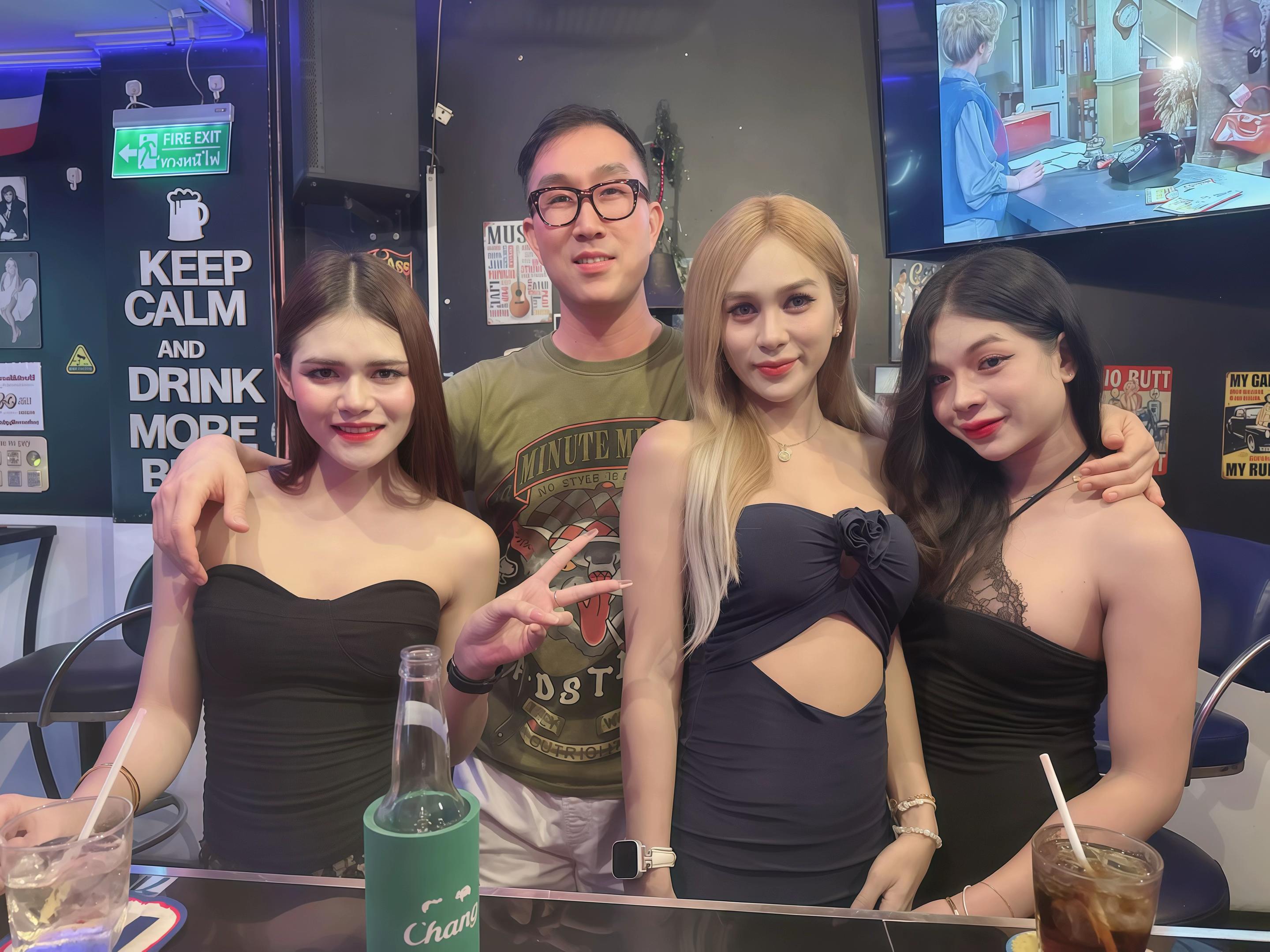@Bon&ensp;Bar