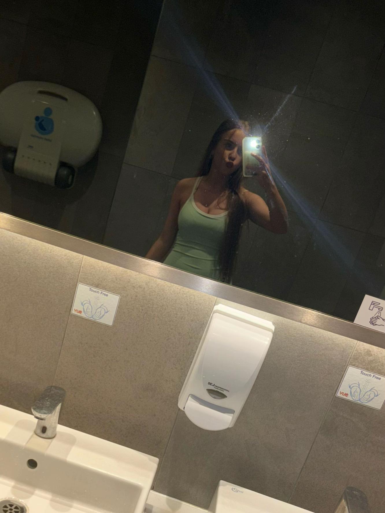 @𝐍𝐢𝐤𝐢𝐭𝐚🤍