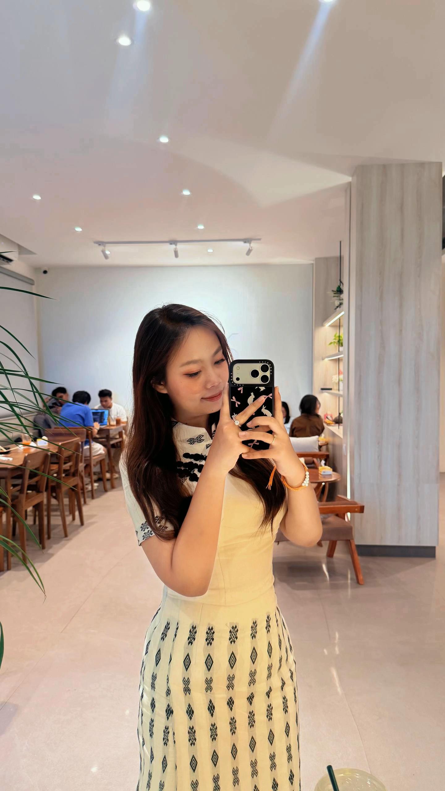 @Hmuee