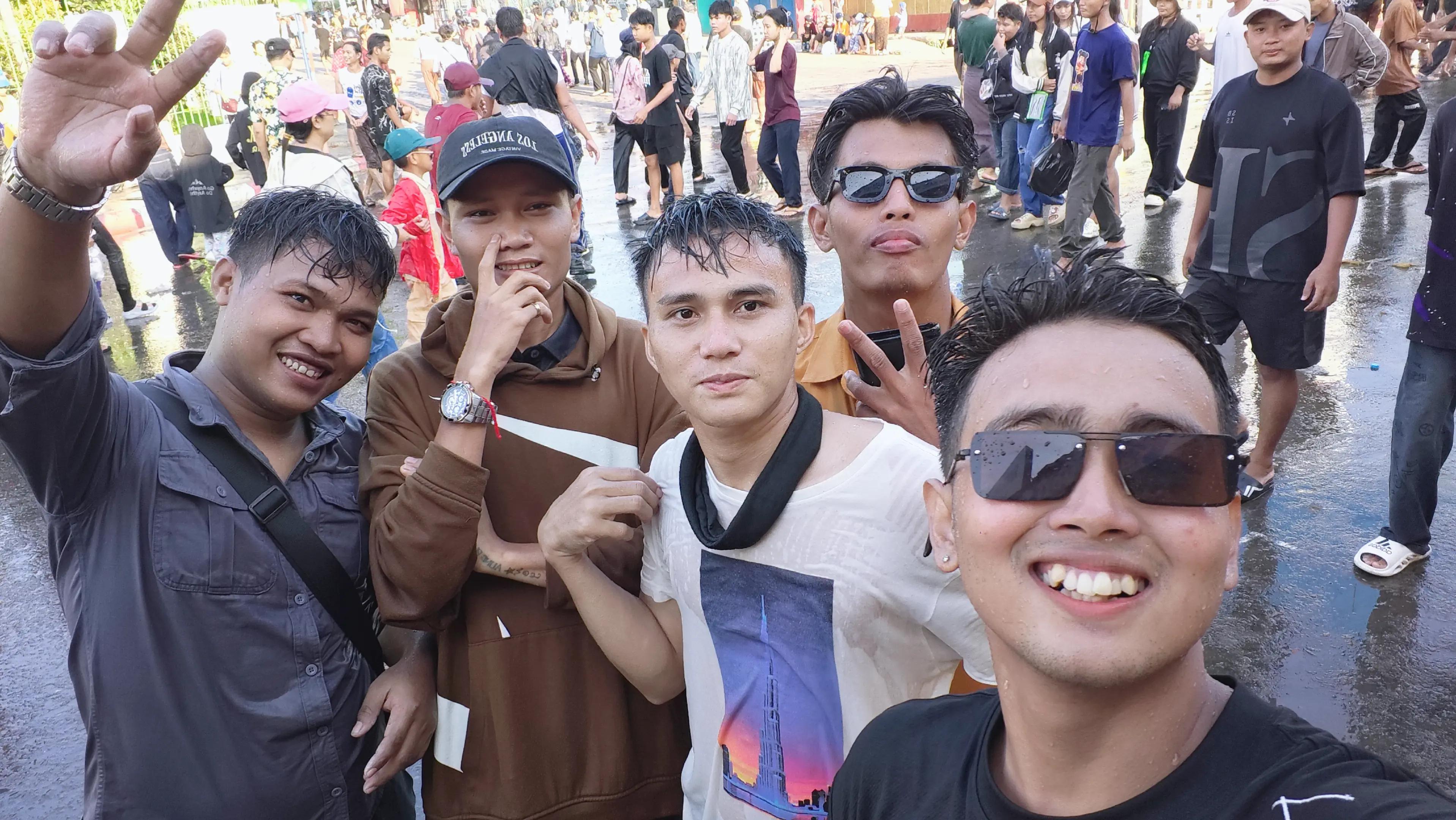 @စေတလုံး မောင်ဖုန်း🤙⚡